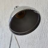 Articulee desk lamp