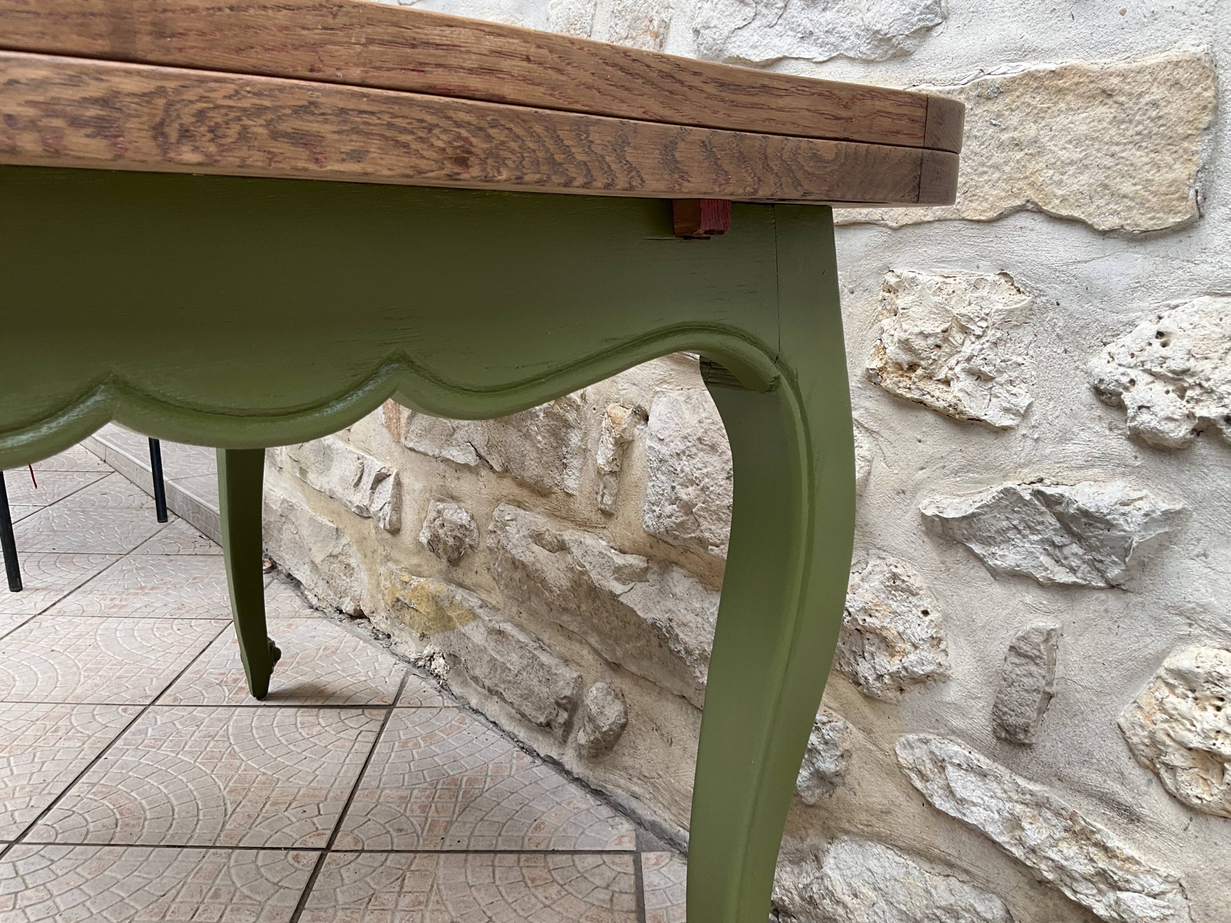 Wooden extension dining table