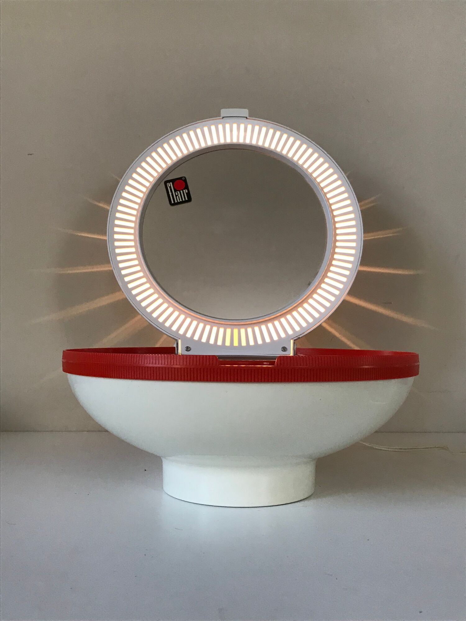 Hairdresser flair ufo vintage design Annees 70