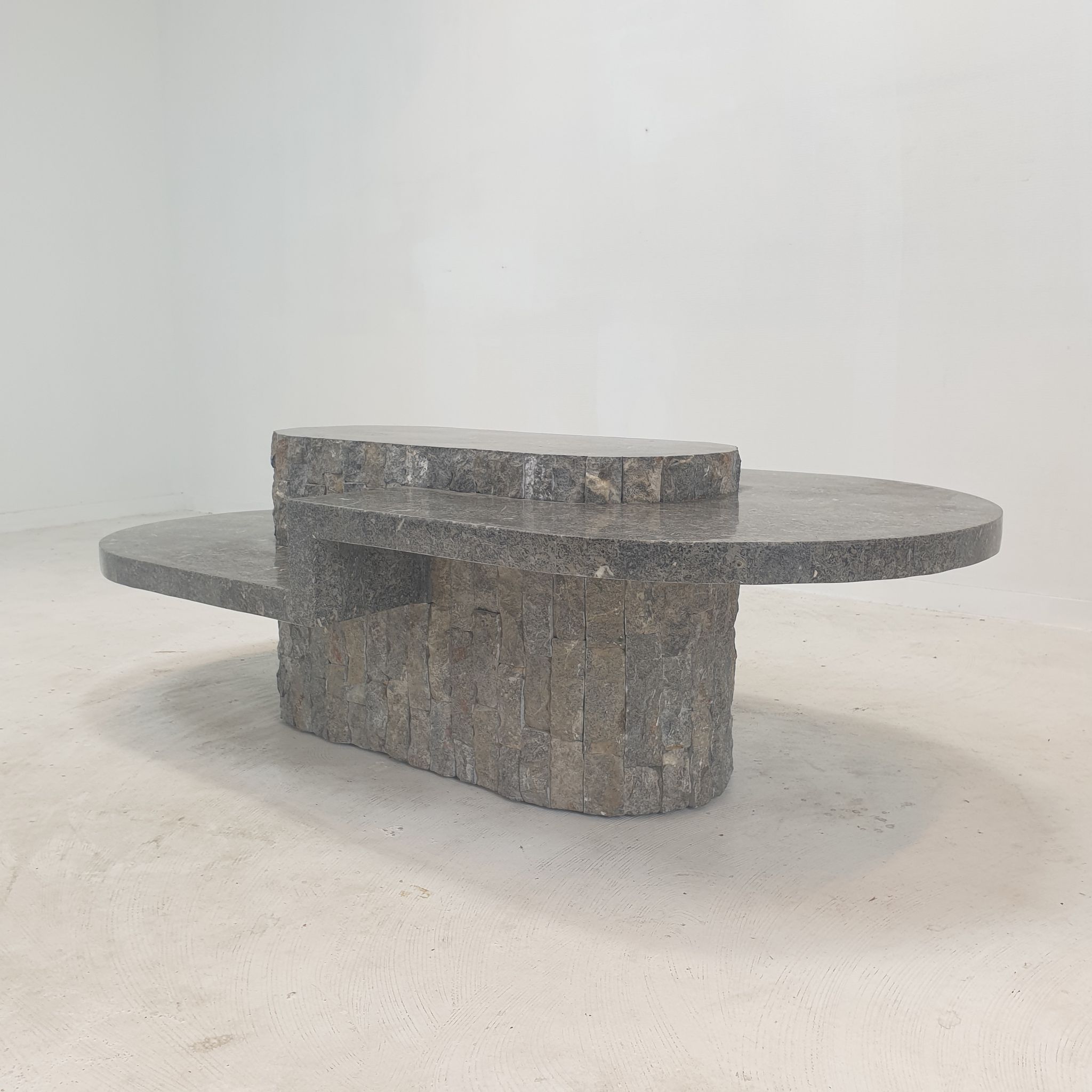 Table basse en pierre fossile, Magnussen Ponte, années 1980