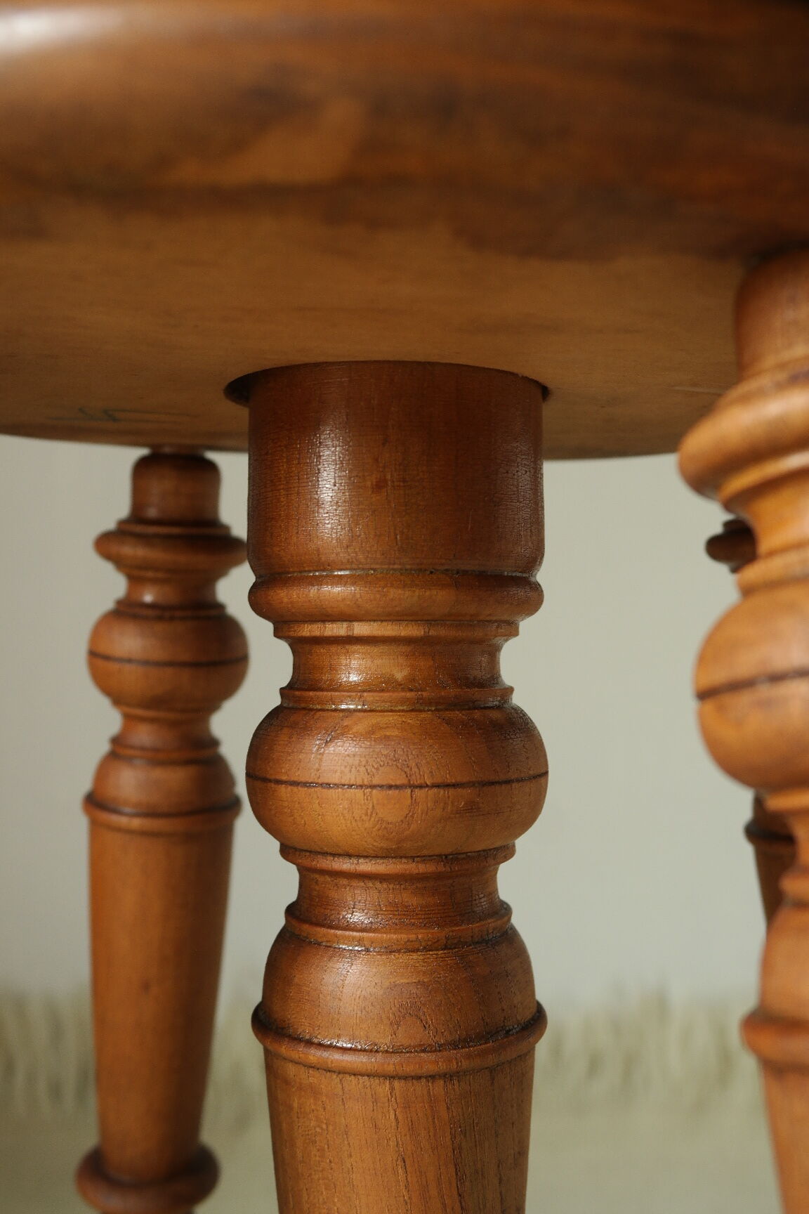 Napoleon III piano stool