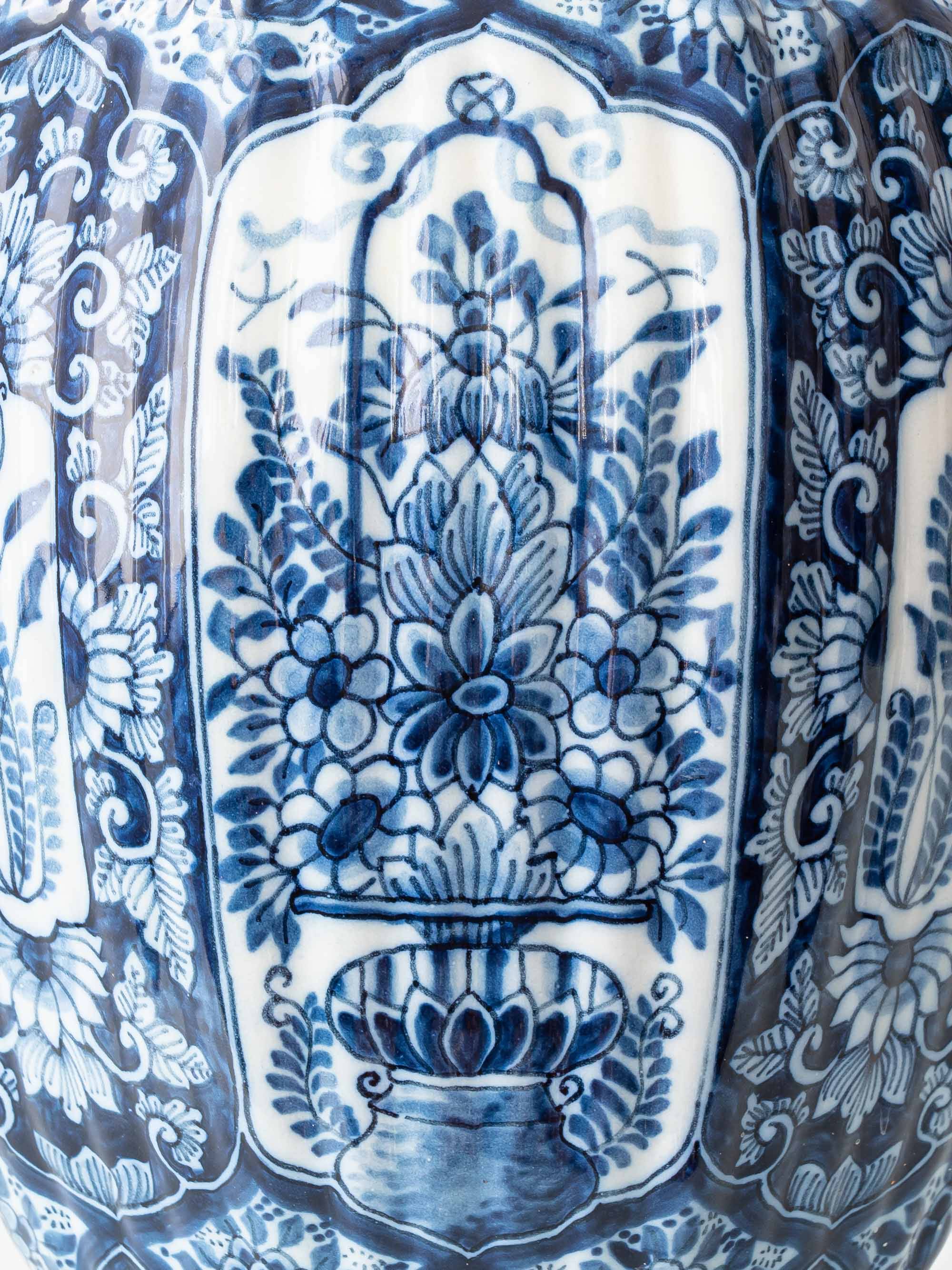 Vintage table lamp in blue and white ceramic from Delft, signed Makkum, hand-painted, 1950s