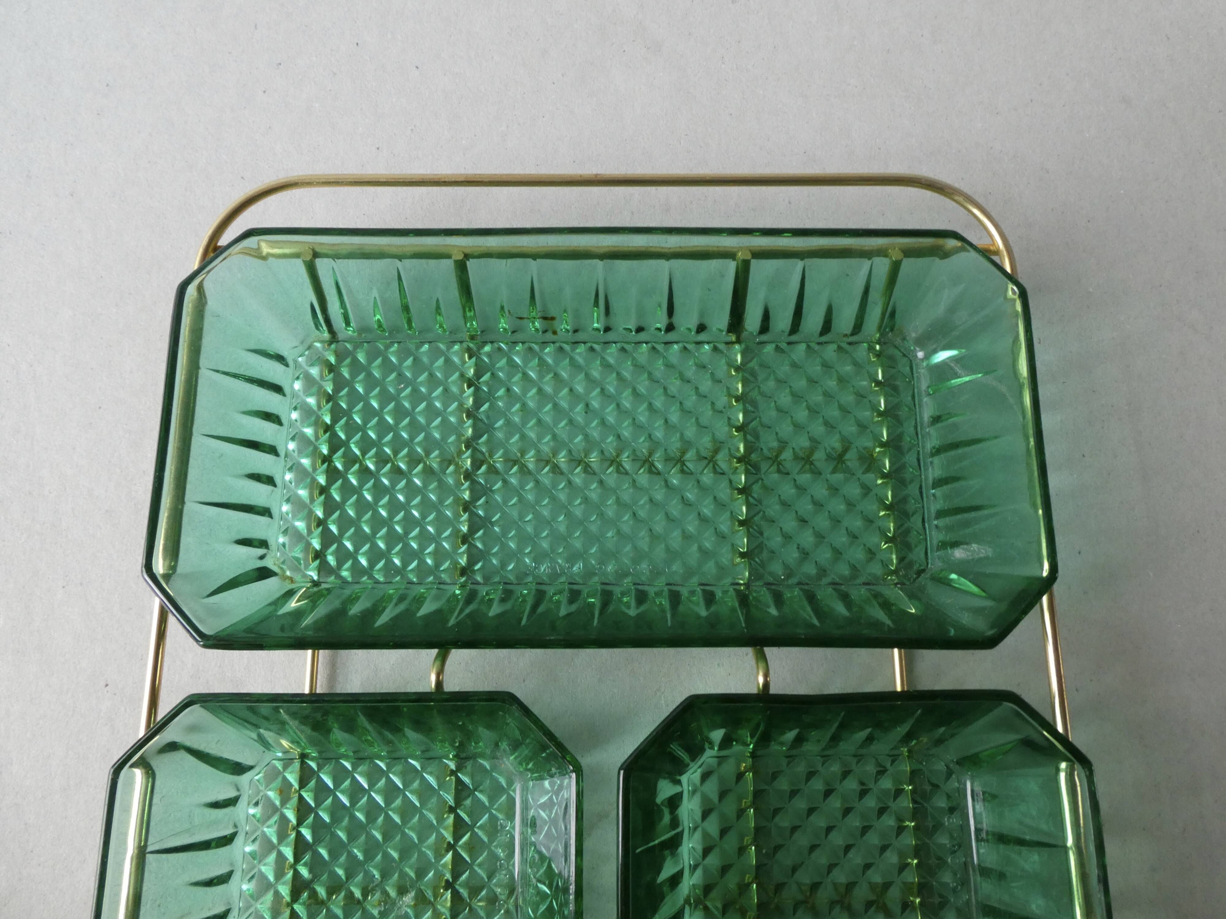 Servant with his 4 green glass cups, Arcoroc France, 70s
