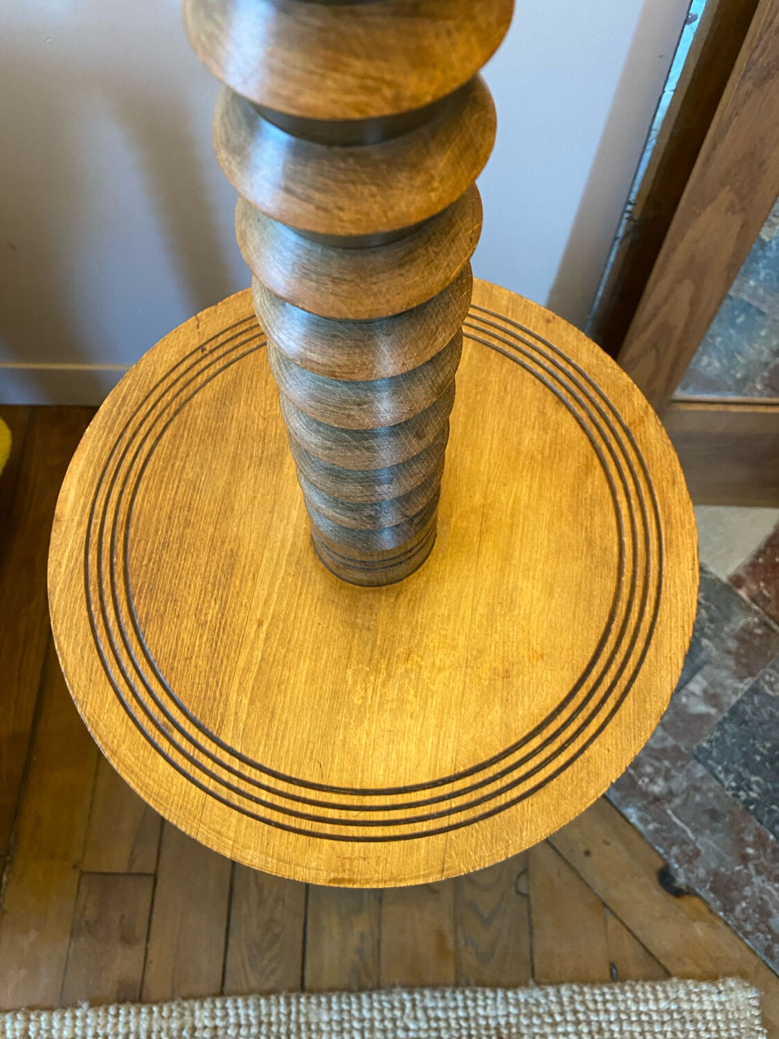 Lampadaire vintage Art déco en bois tourné