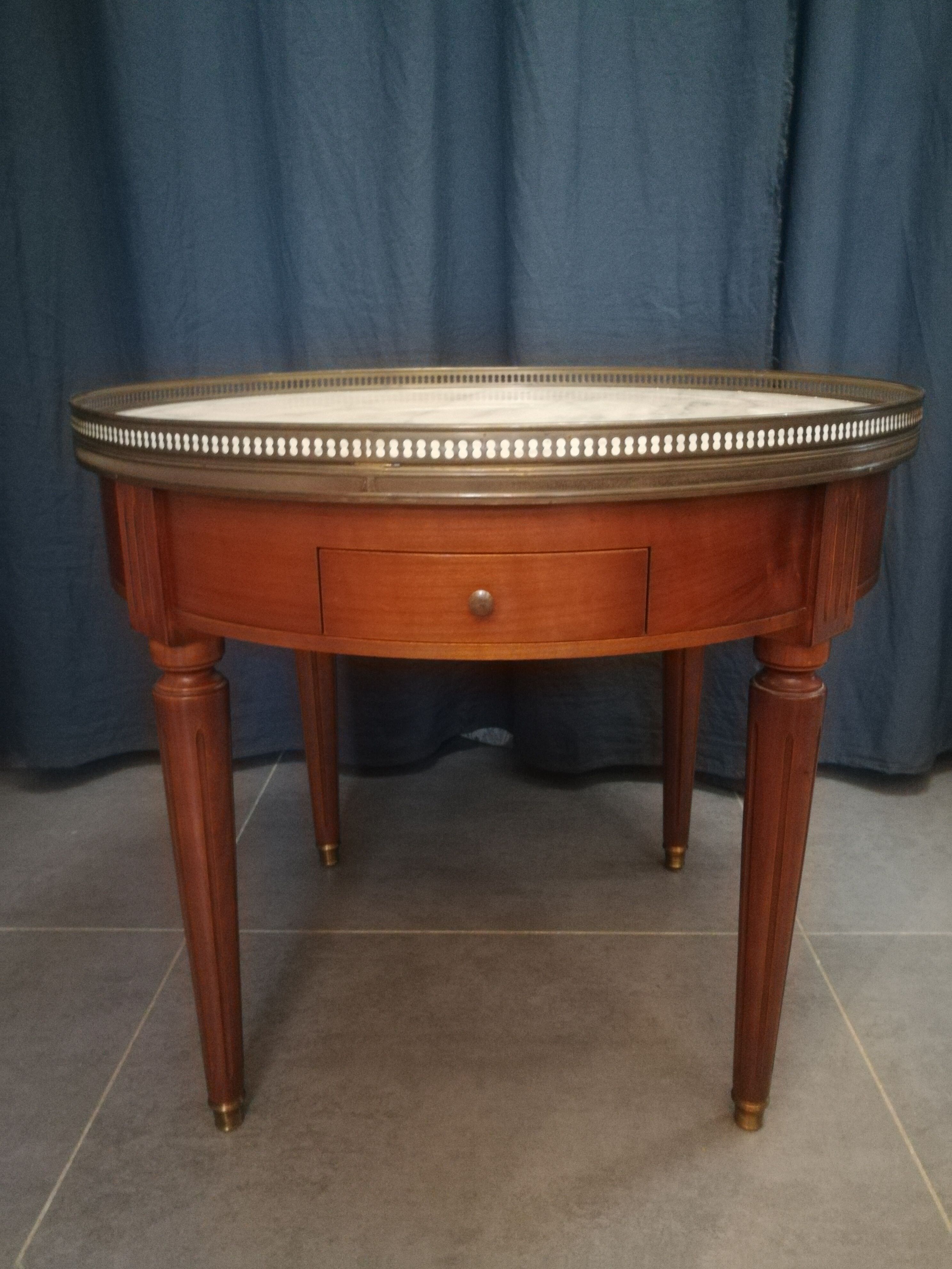 Coffee table hot water bottle in cherry and marble