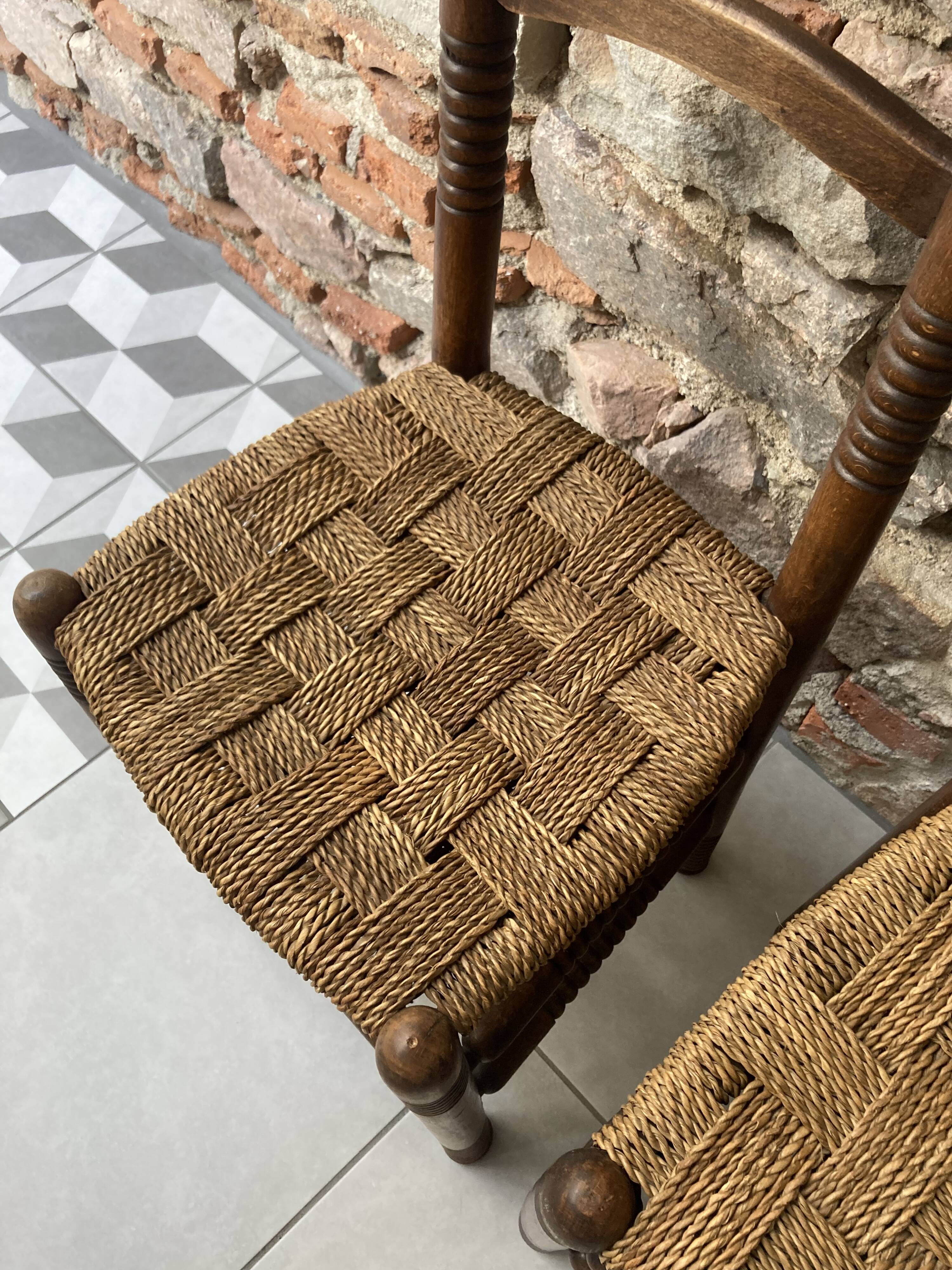 Duo de chaises en bois tourné et corde tressée, années 50-60