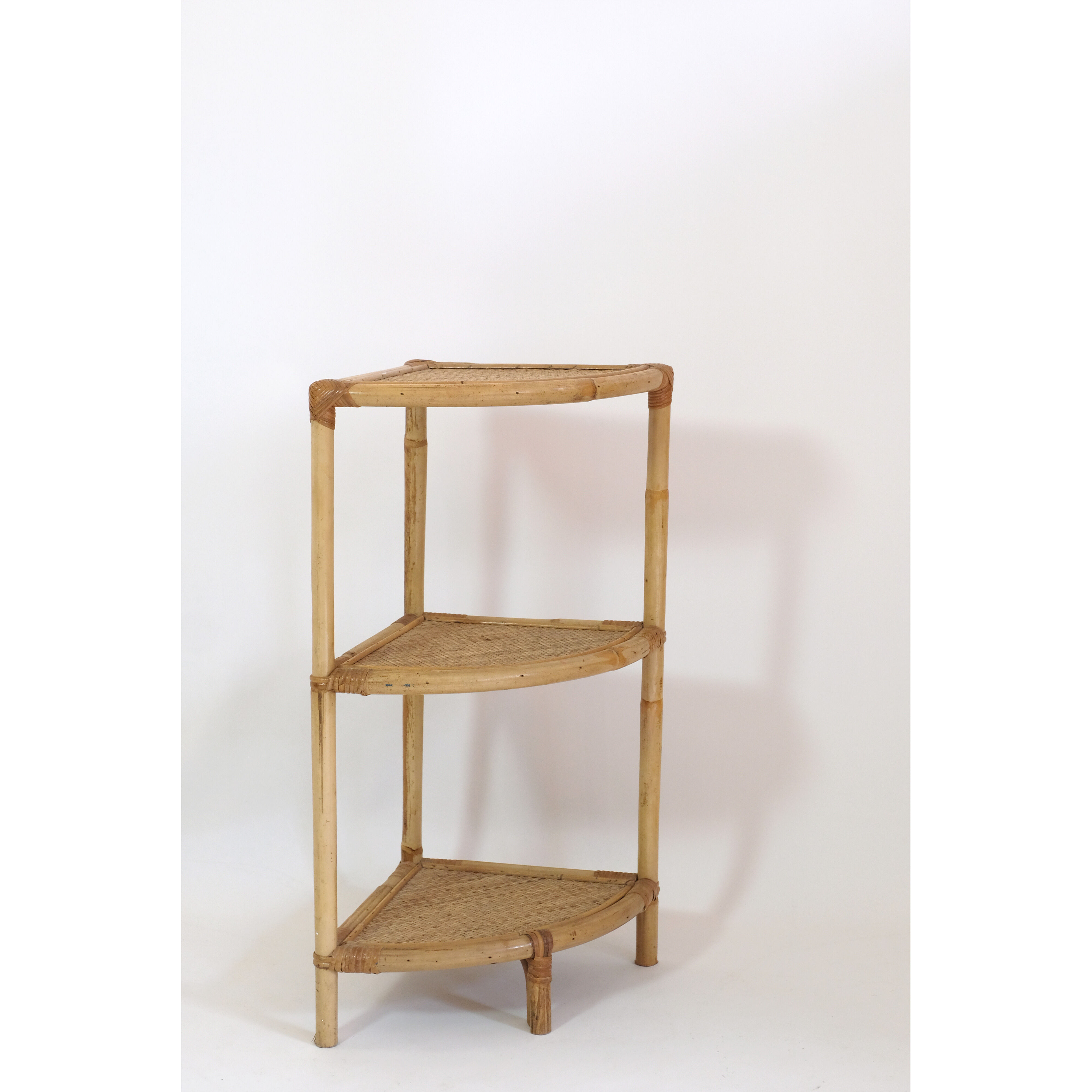 Rattan corner spreader from the 60/70