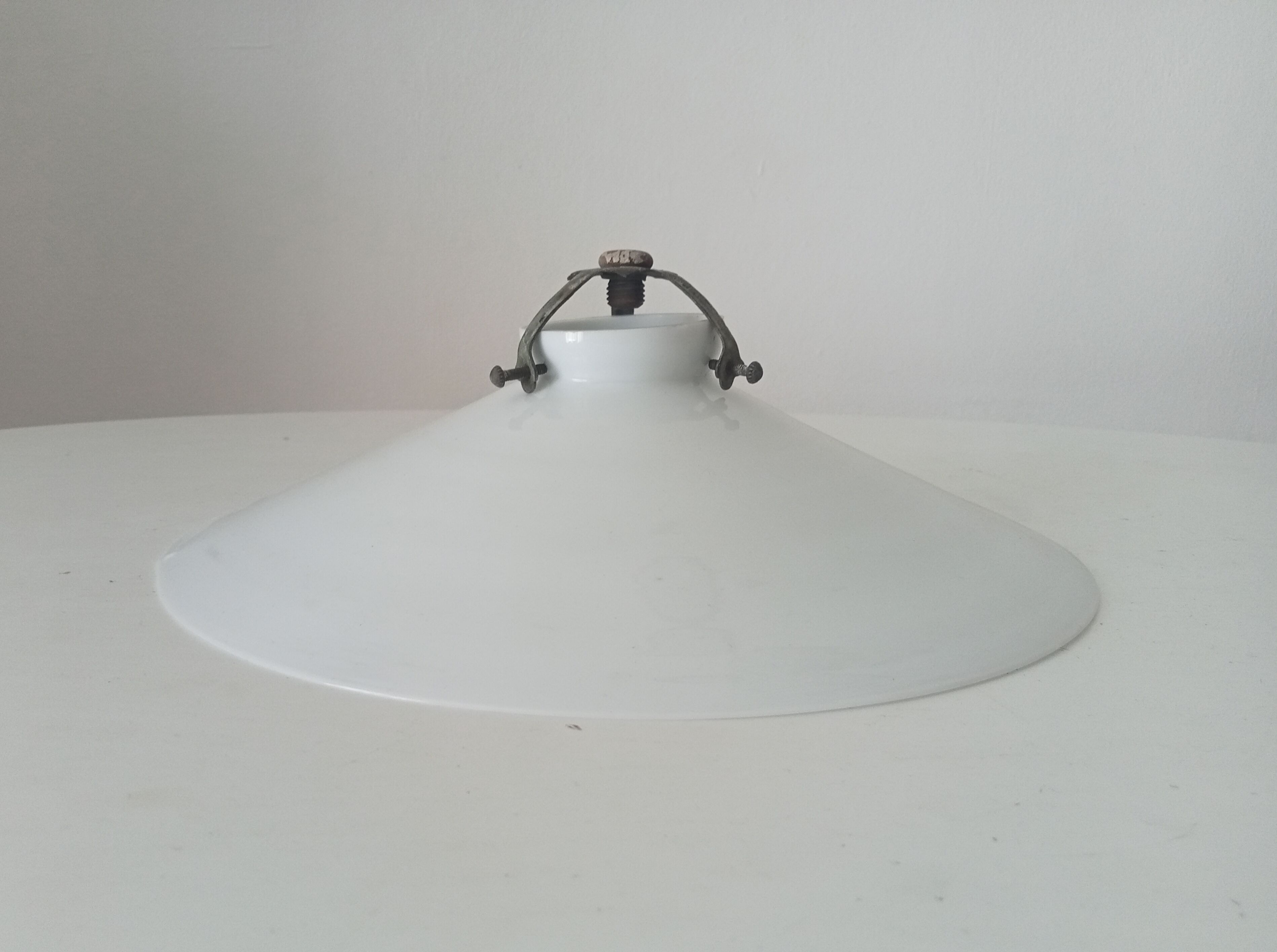 Vintage opaline lampshade with claw from the 1940s.