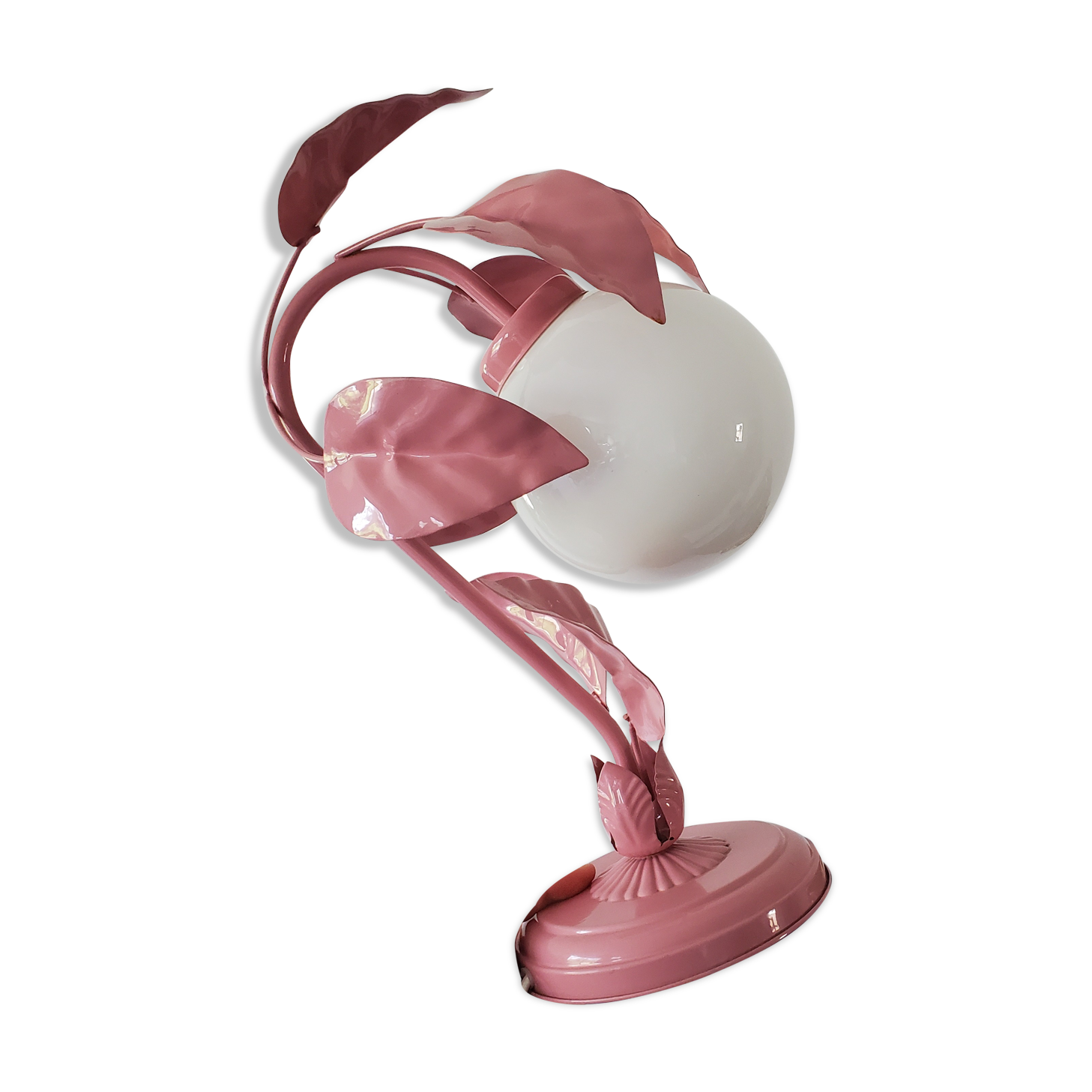 Opaline bedside lamp and pink leaves