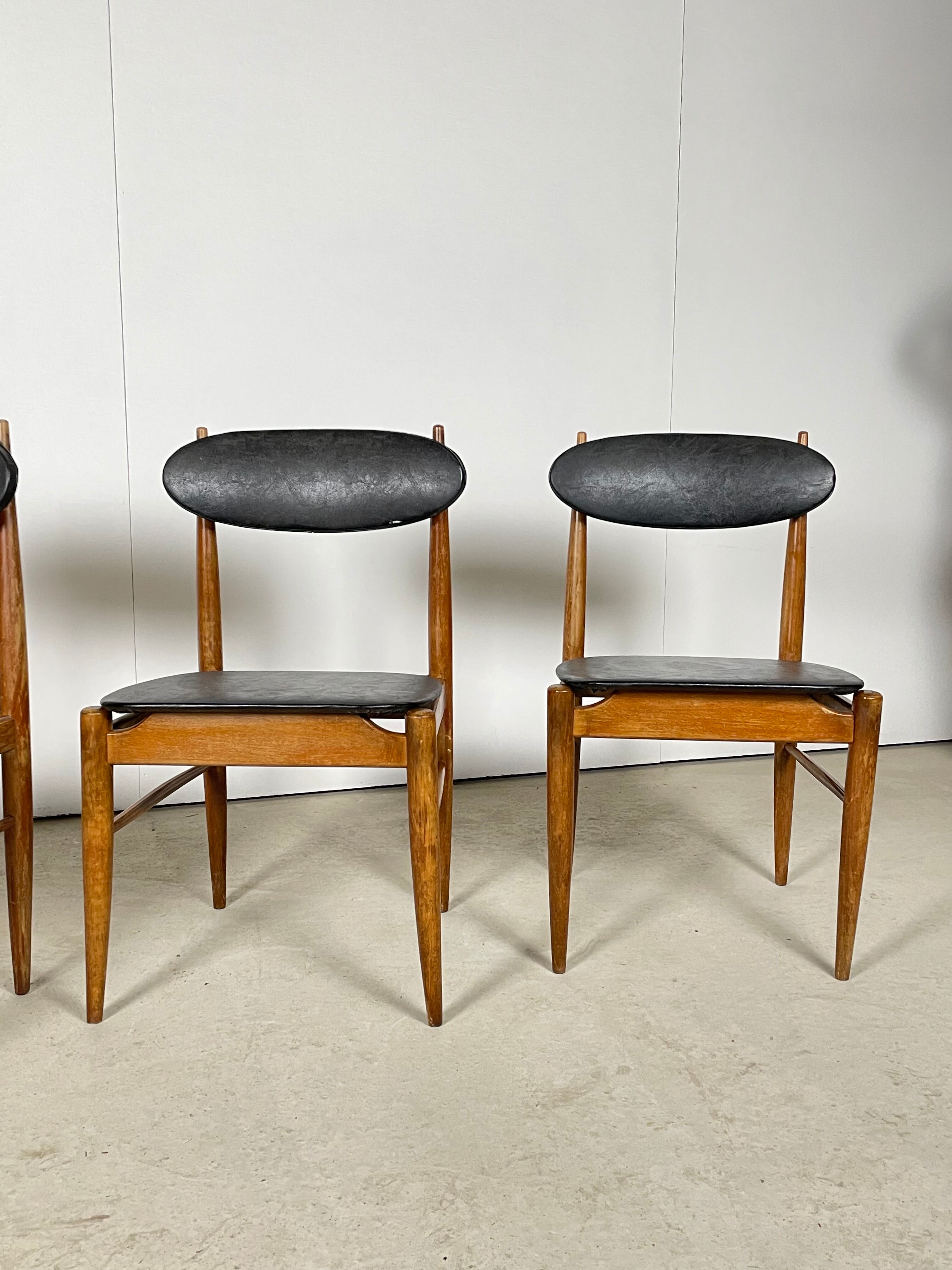 Set of 4 Scandinavian chairs