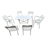 Salon de jardin en fer forgé et lattes de bois composé de deux fauteuils, 4 chaises  et d'une table.