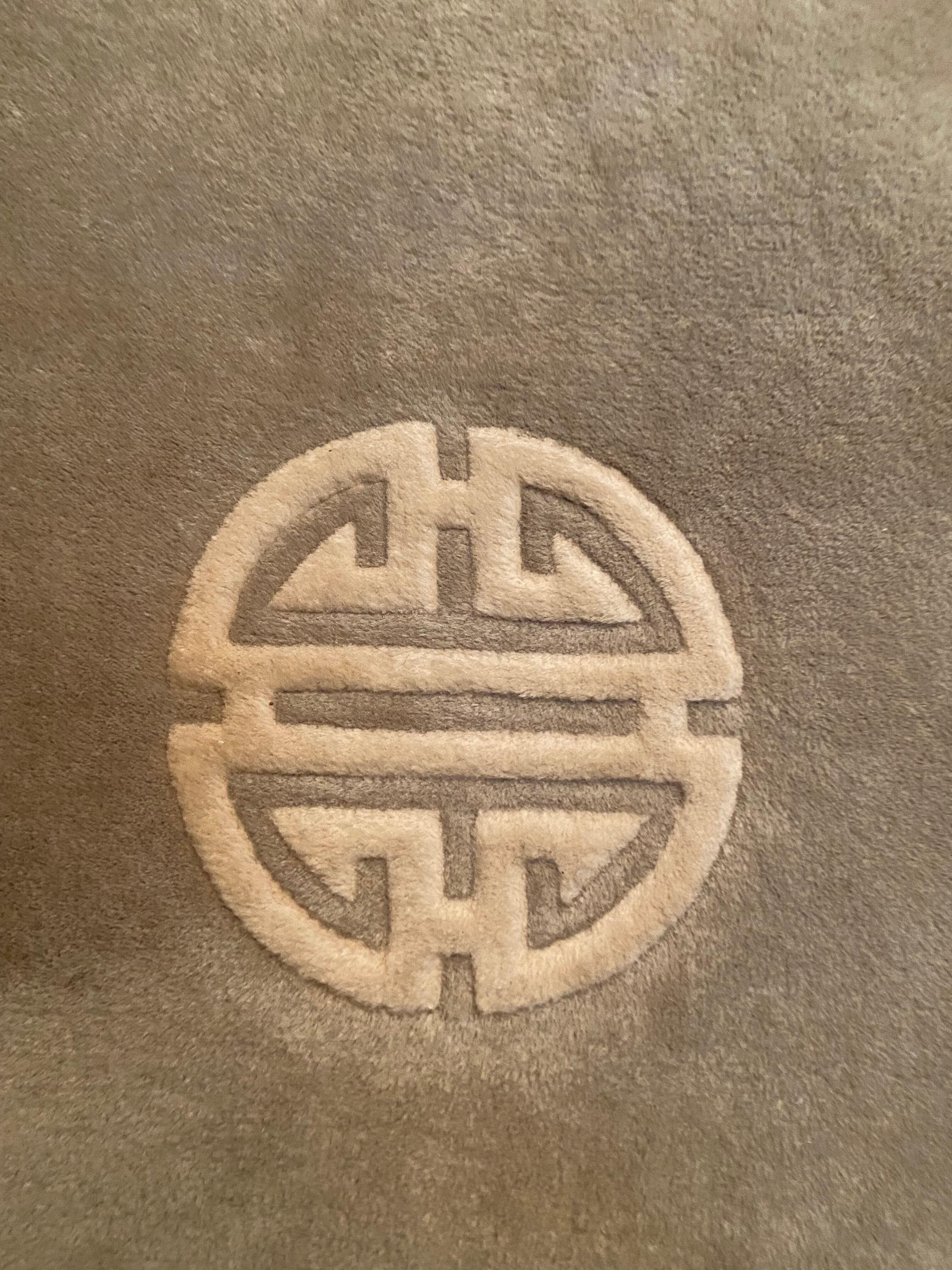 Cantonese Chinese rug, 159x142cm