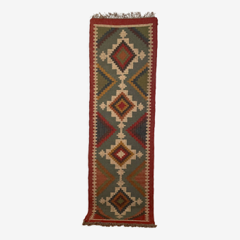 Tapis Kilim Runner fait à la mai, noir, rouge, beige, vert gris