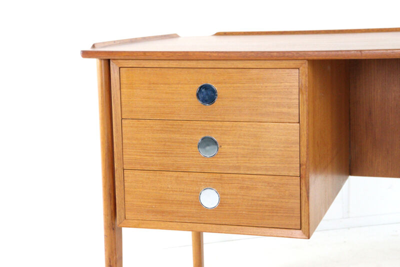 Bureau Dyrlund en teck de design danois moderne du milieu du siècle
