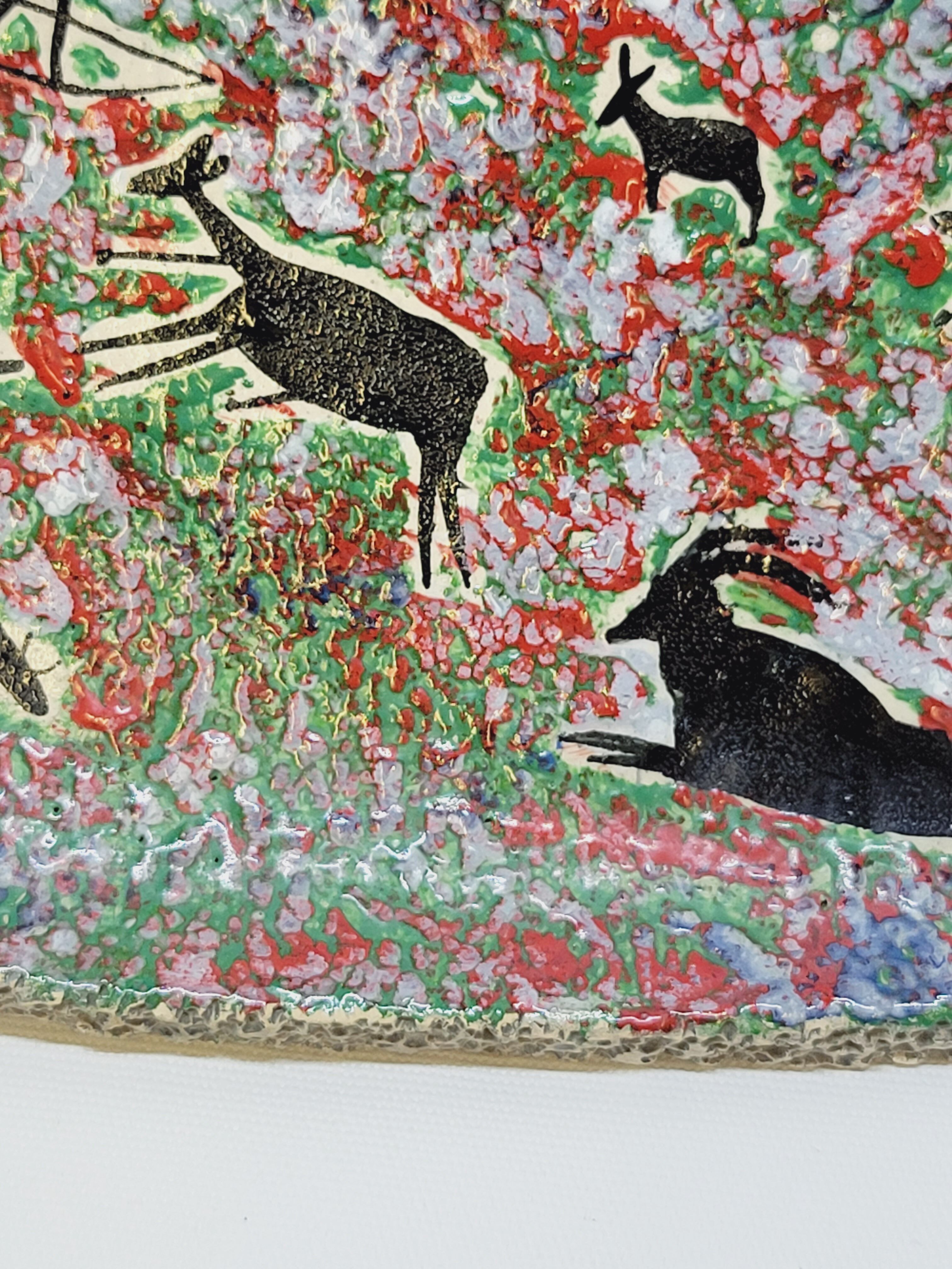Decorative plate in glazed ceramic plaster? Prehistoric hunting décor