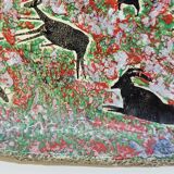 Assiette décorative en céramique émaillée plâtre  décor chasse préhistorique