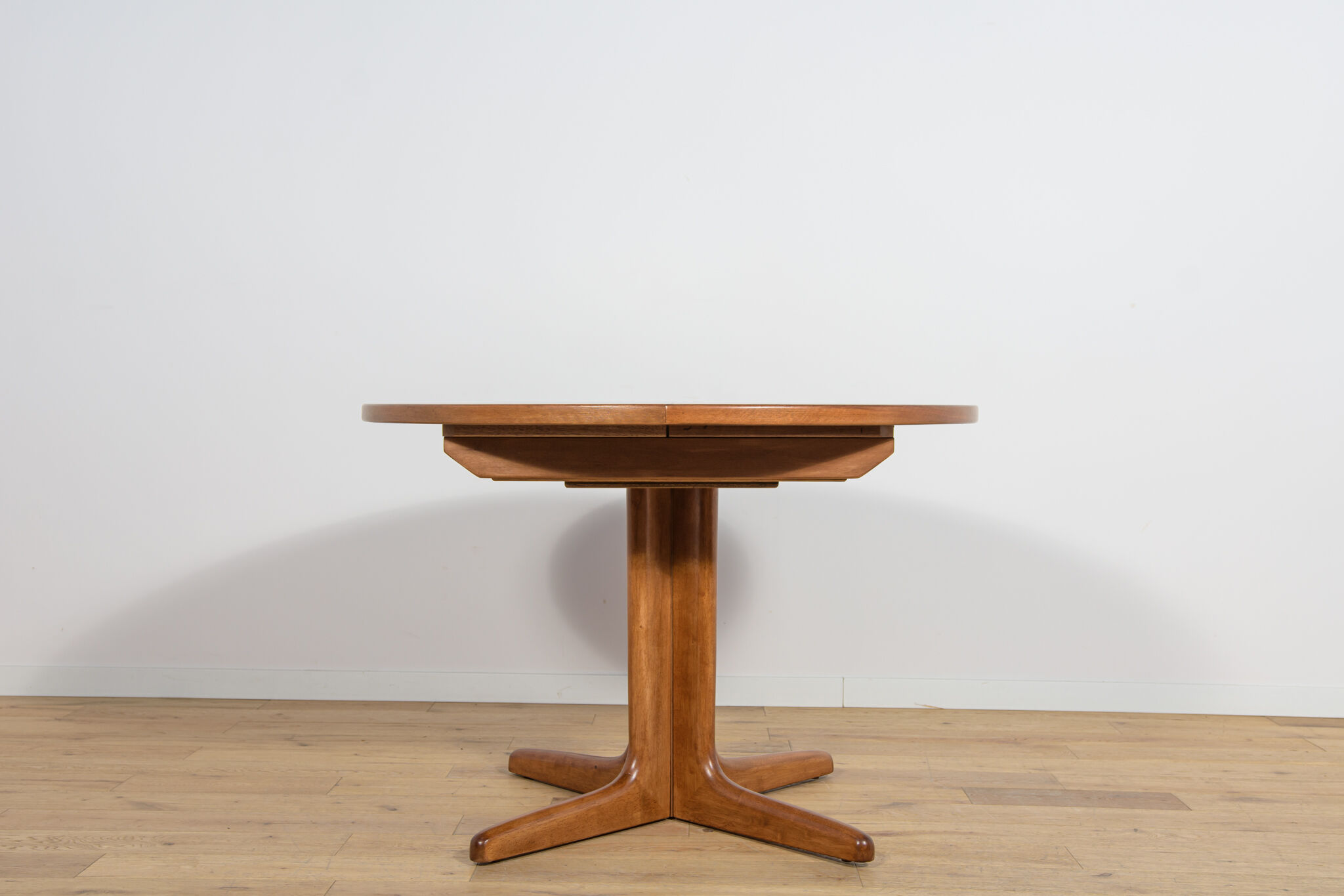 Table à manger ronde extensible en teck des années 1950, Royaume-Uni