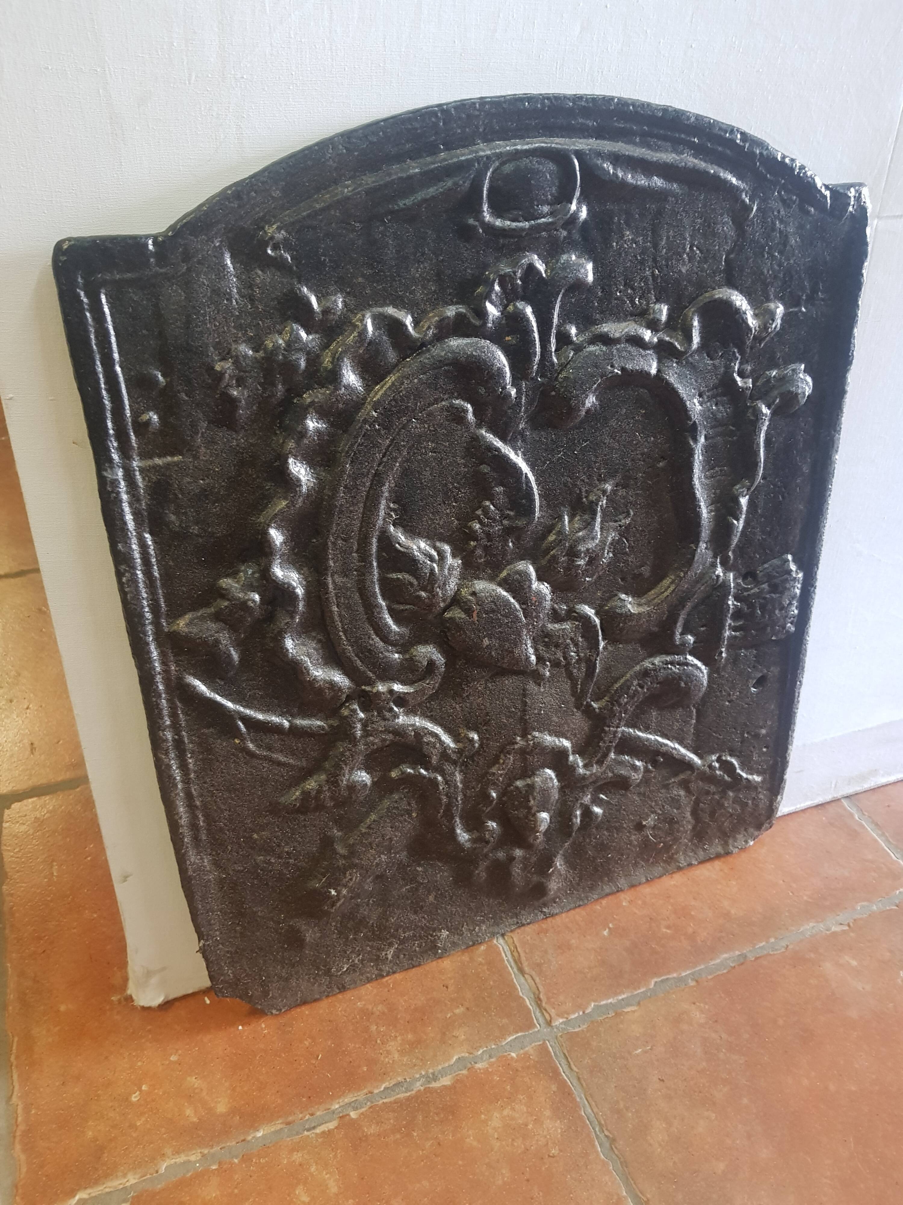 Plaque de cheminée ancienne en fonte