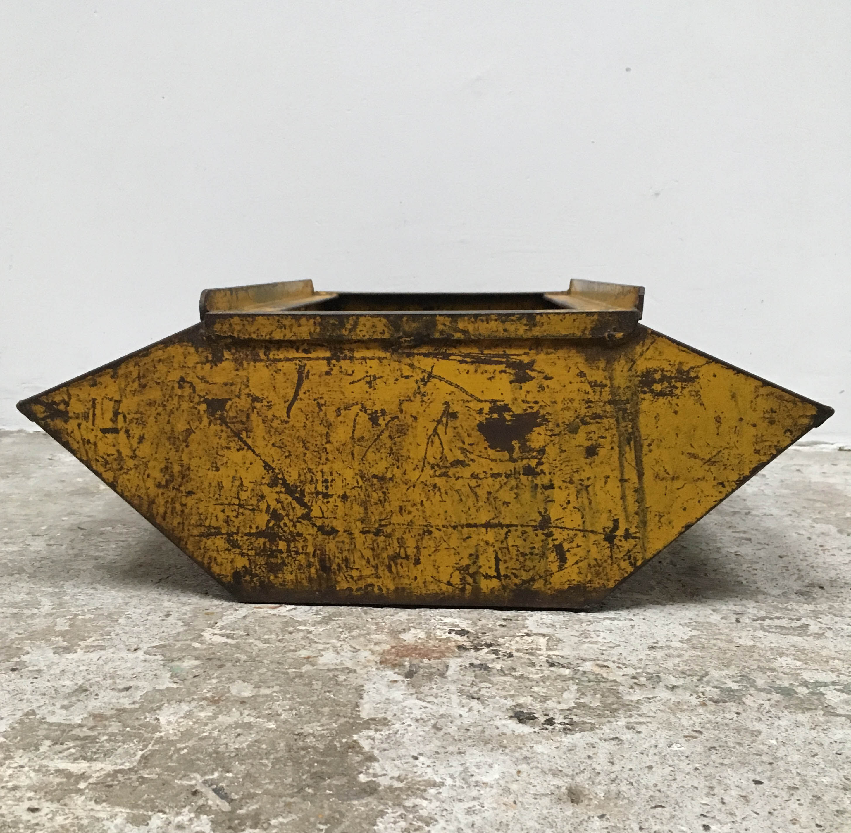 Double beak yellow steel tray