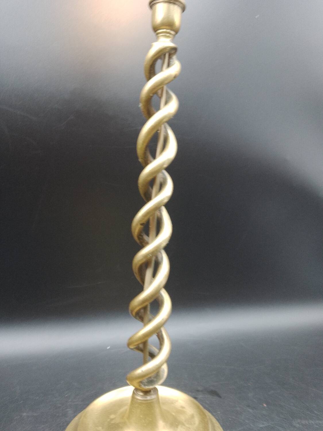 Belle et Grande Twisted table lamp in solid brass circa 1920 Height 40 cm