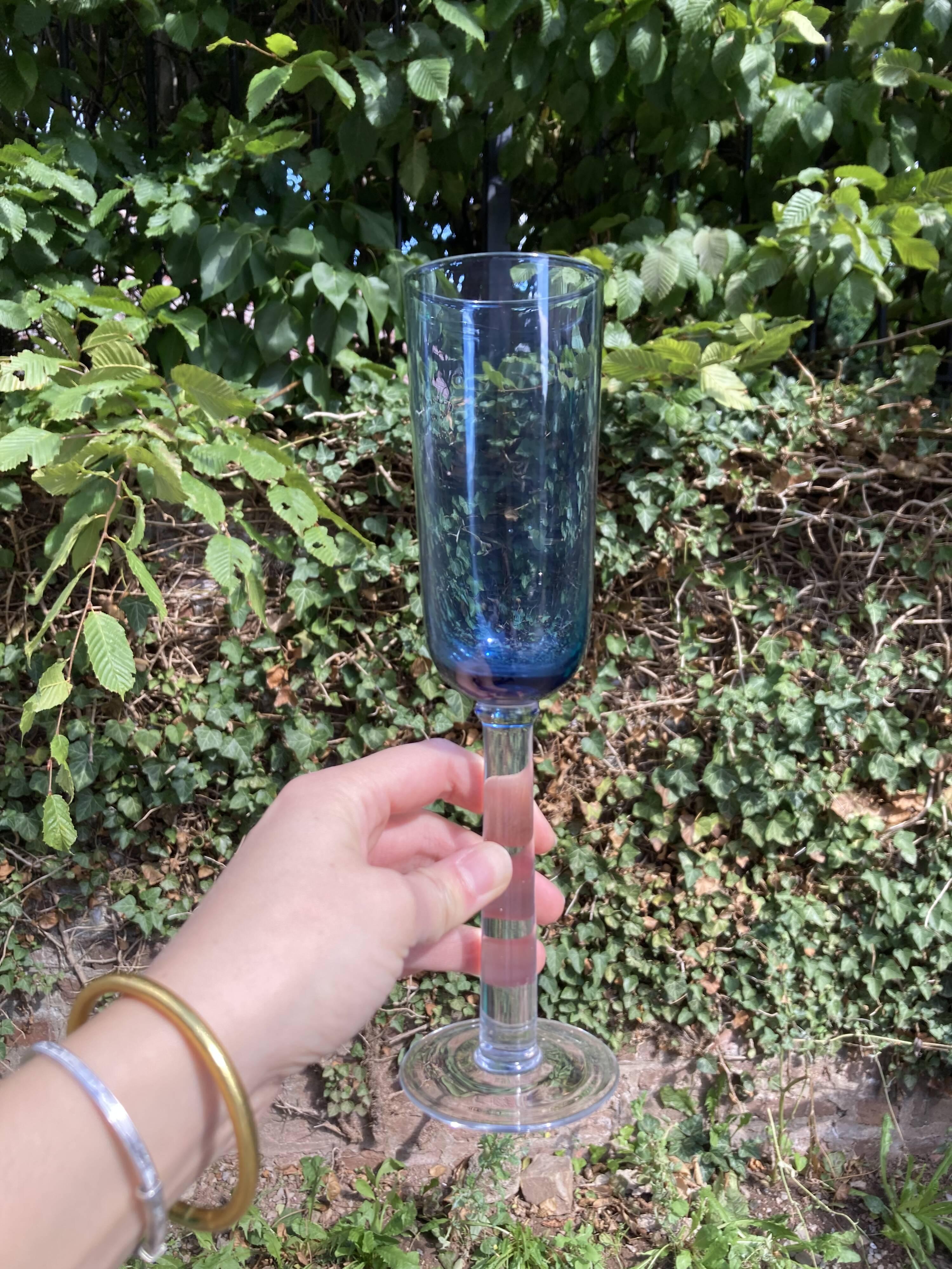 Set of 8 stemmed glasses