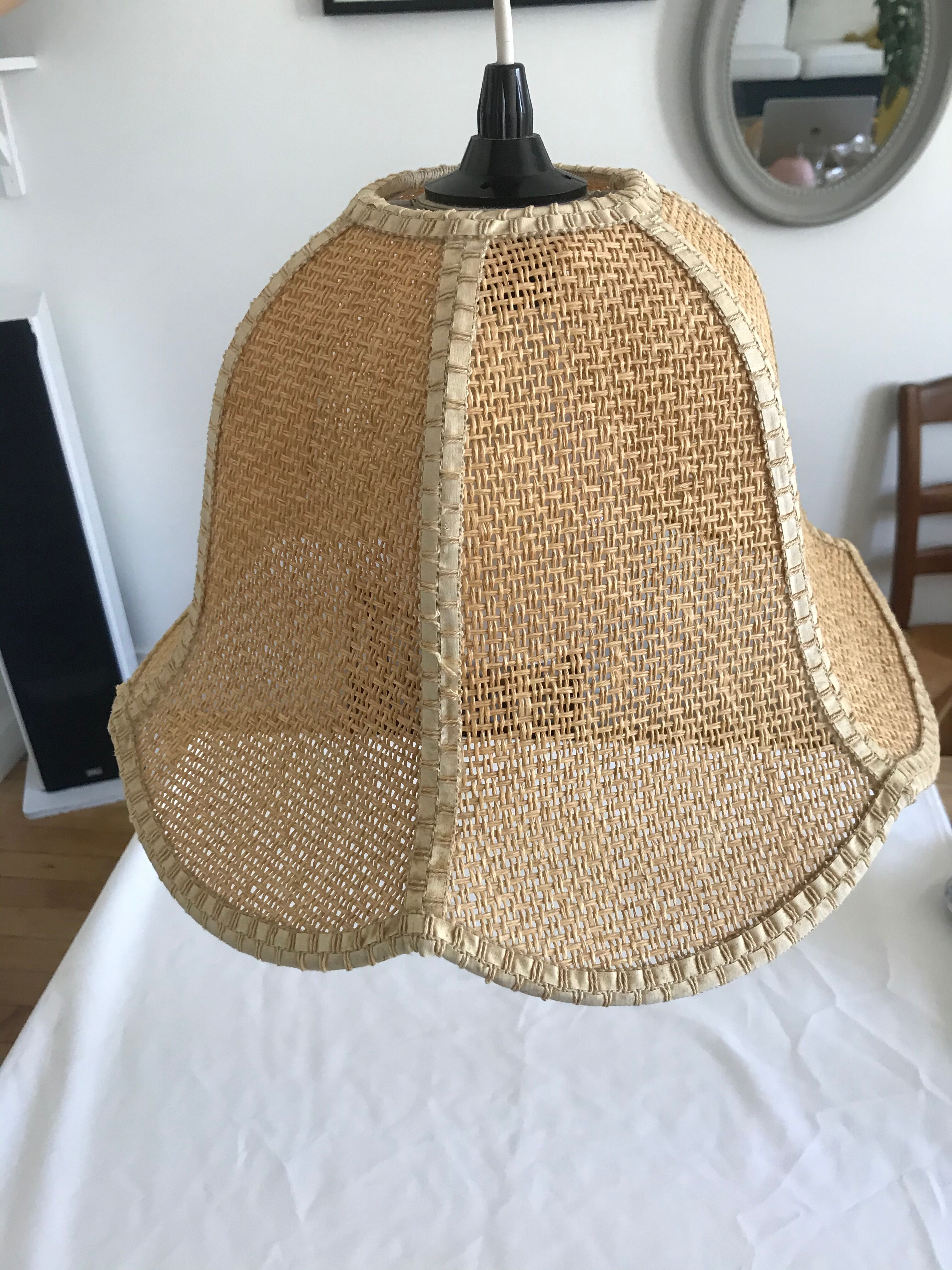 Suspension en forme de cloche florale