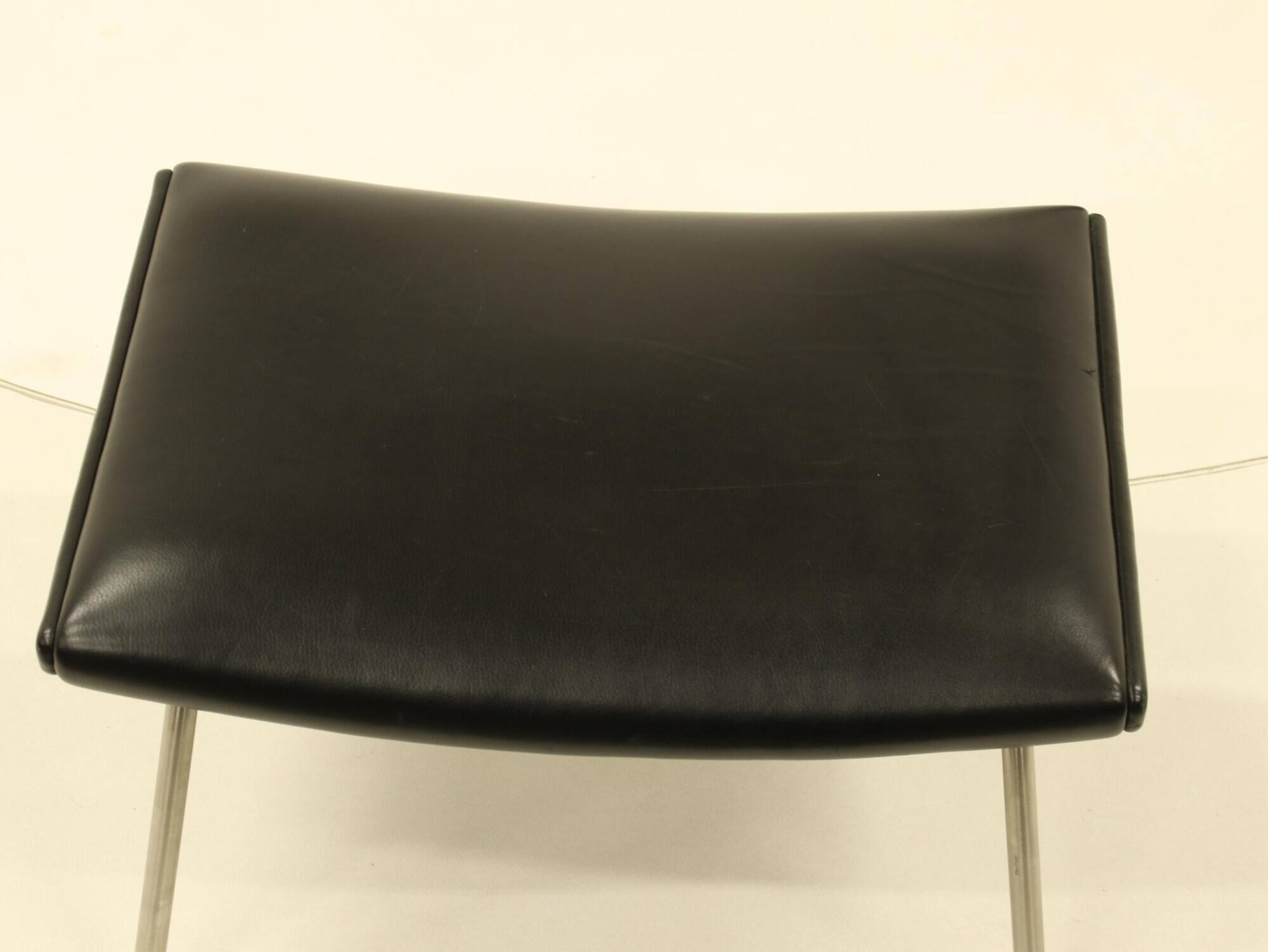 Wing chair & matching ottoman – CH445 & CH446 – by Hans Wegner
