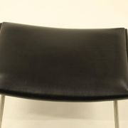Fauteuil et repose-pieds assorti – CH445 et CH446 – par Hans Wegner