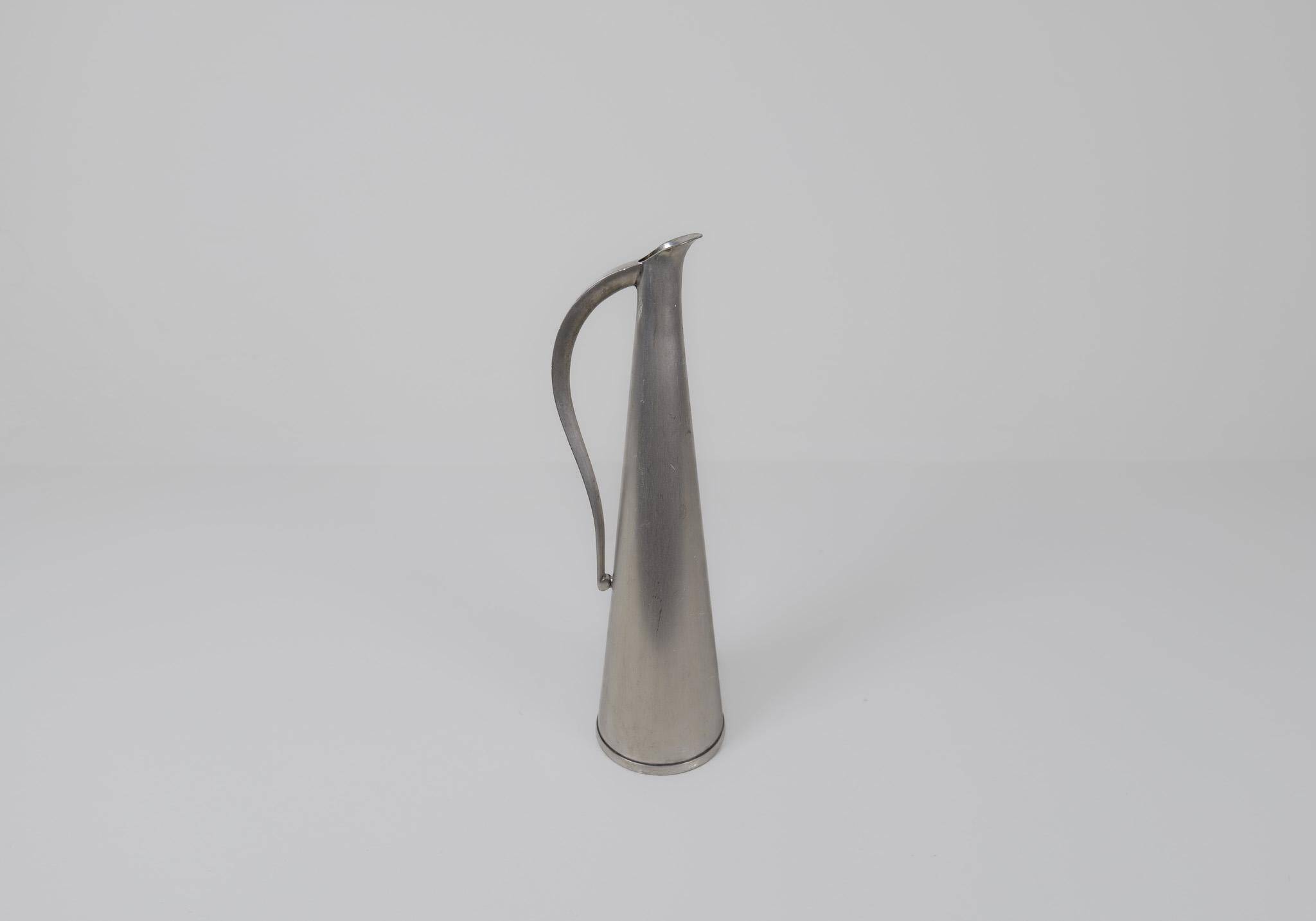Sculptural Art Deco wine pitcher "Jomfruen" in pewter by Gunnar Havstad 1930s