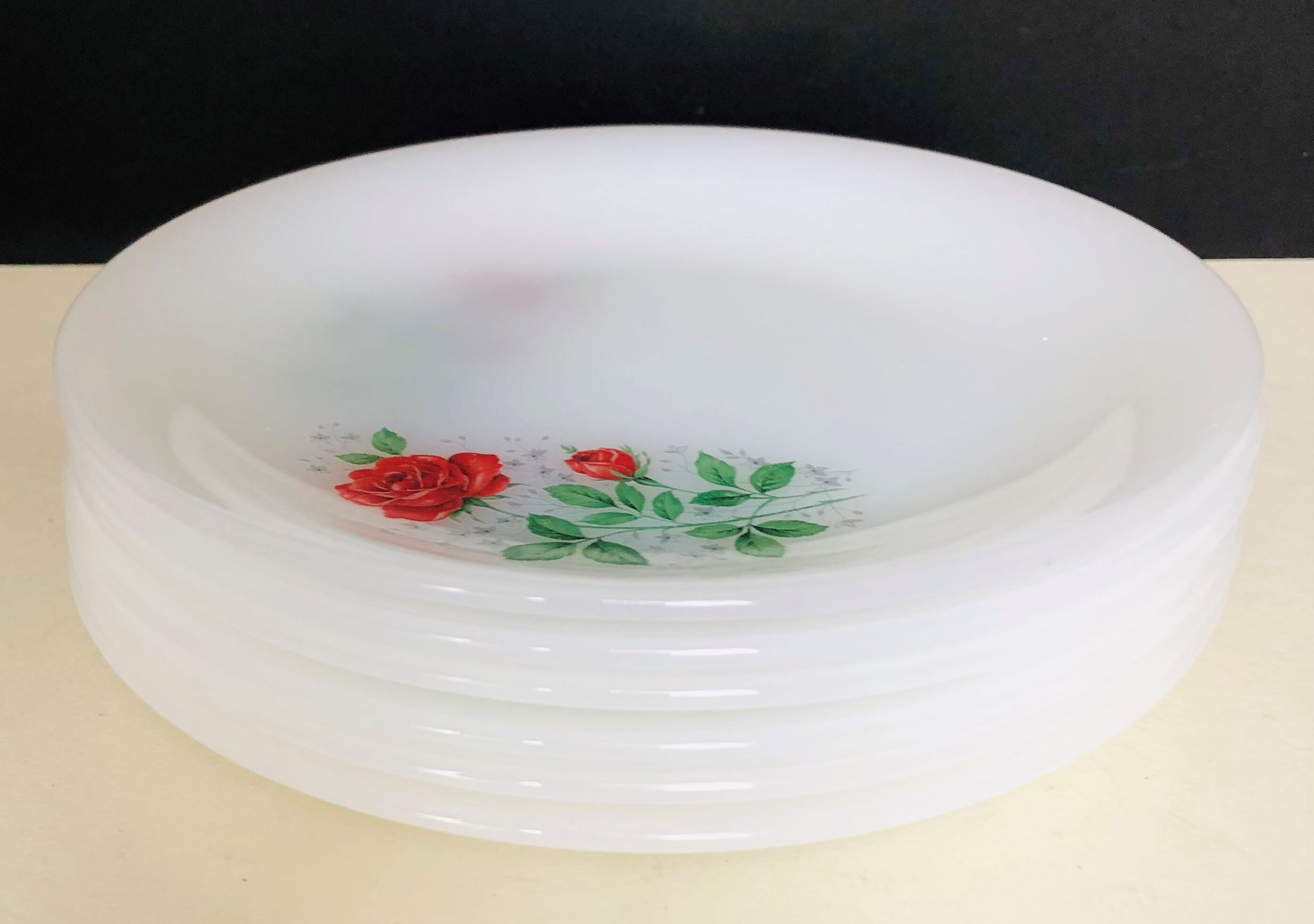 6 dessert plates in arcopal