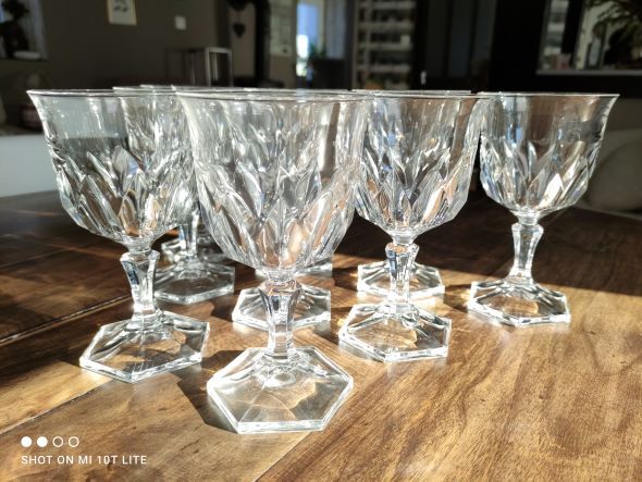 Set of 9 thick glass wine glasses faceted hexagonal foot
