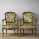 Paire de fauteuils style Louis XV, en bois massif finement sculpté