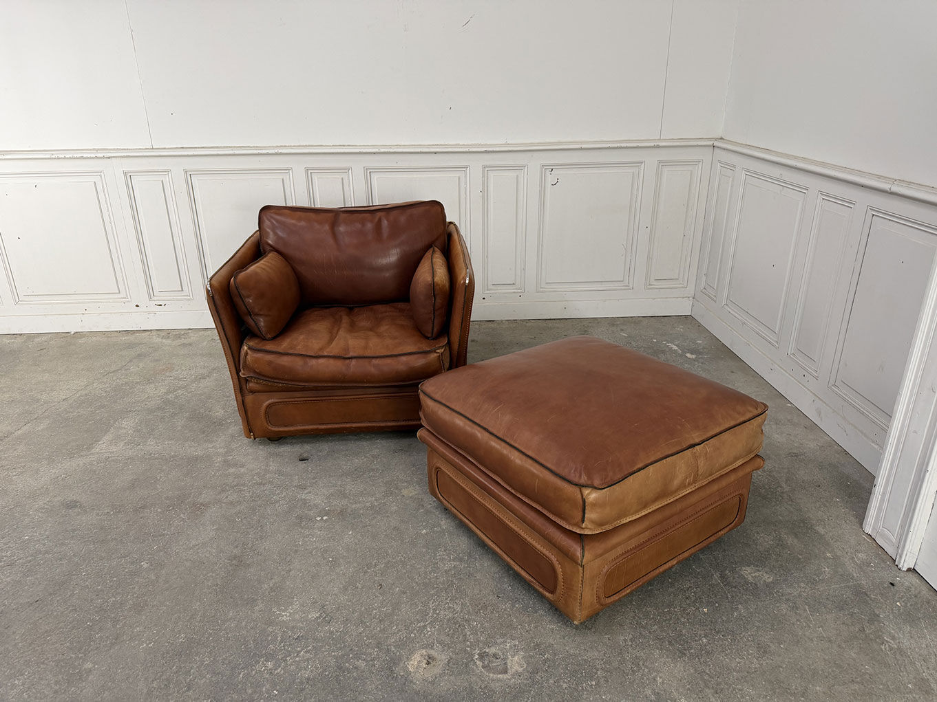 Club armchair and its ottoman 1980s