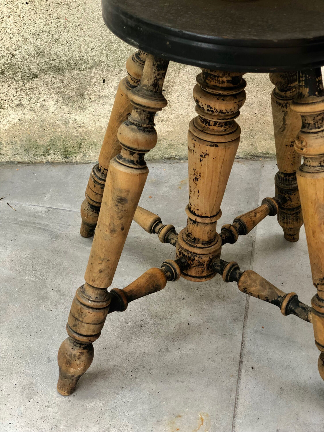 Napoleon 3 piano stool