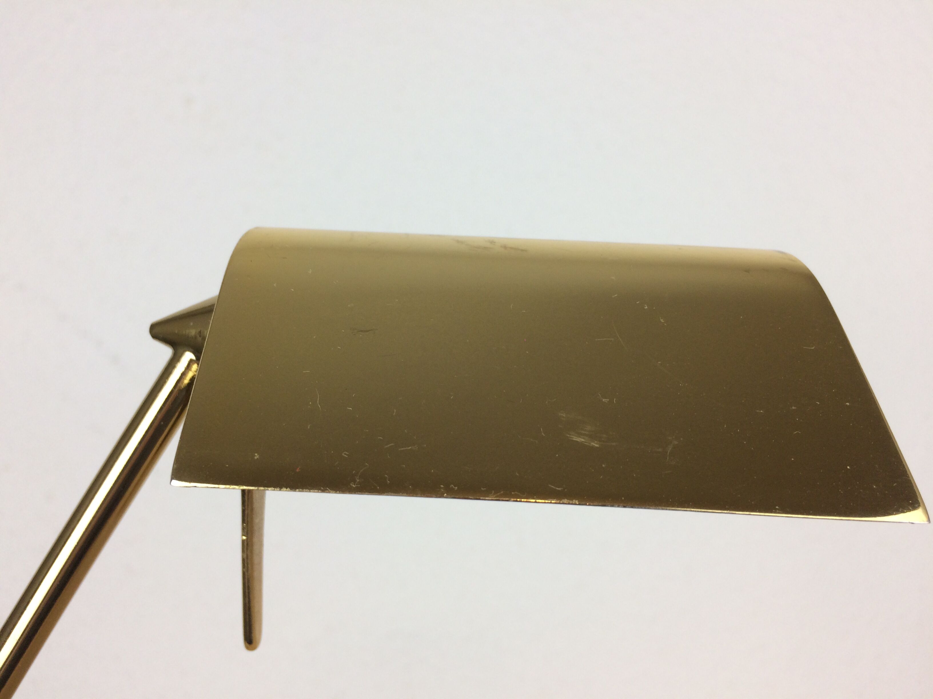 Fase gold metal desk lamp