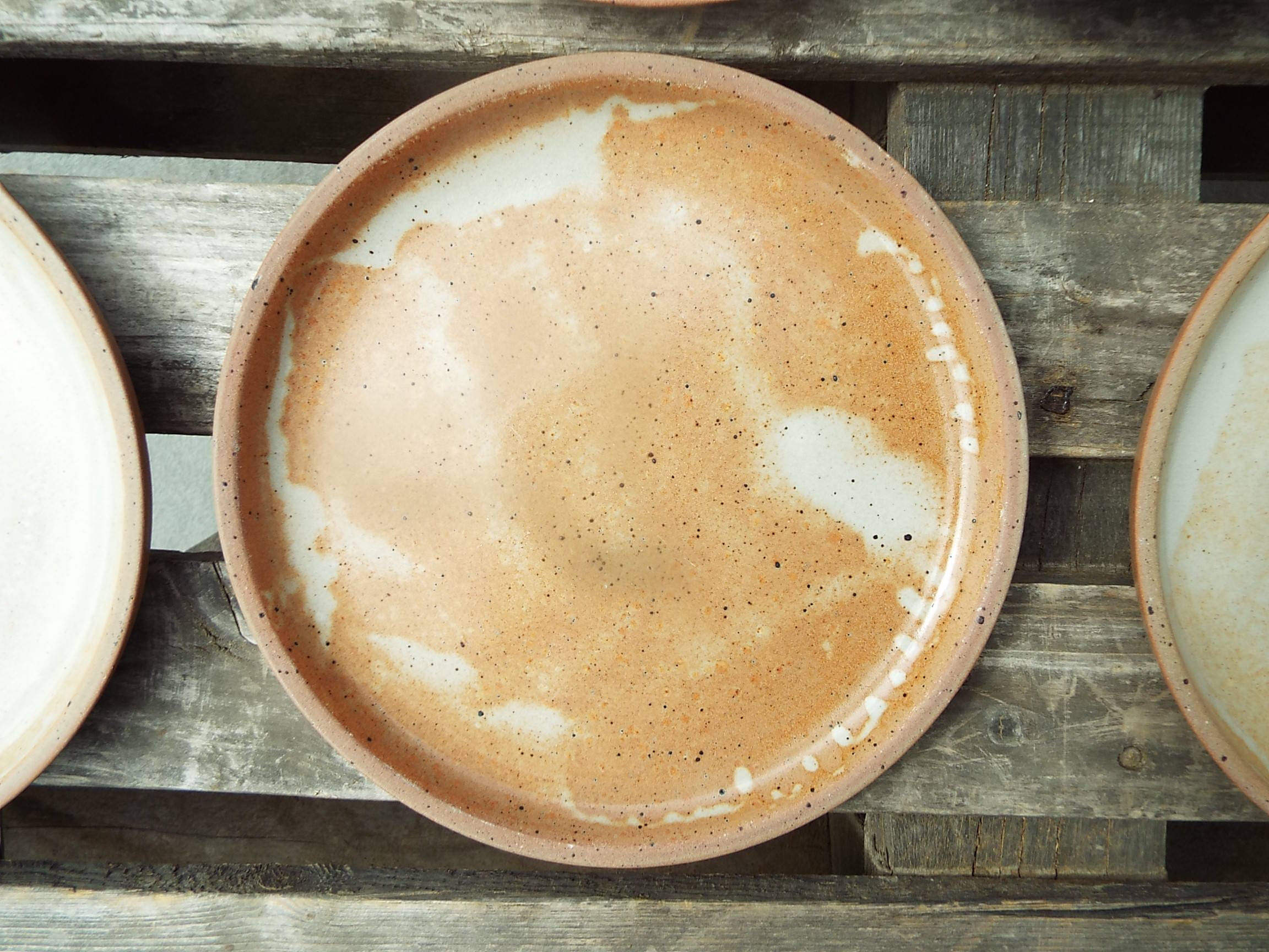 6 flat stoneware plates