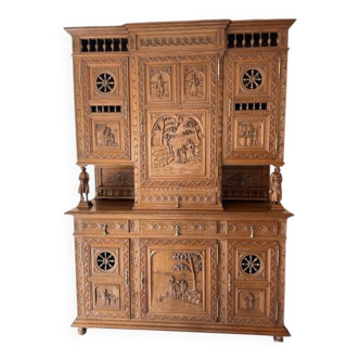 Superb finely carved Breton buffet