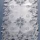 Long centerpiece in luxury lace