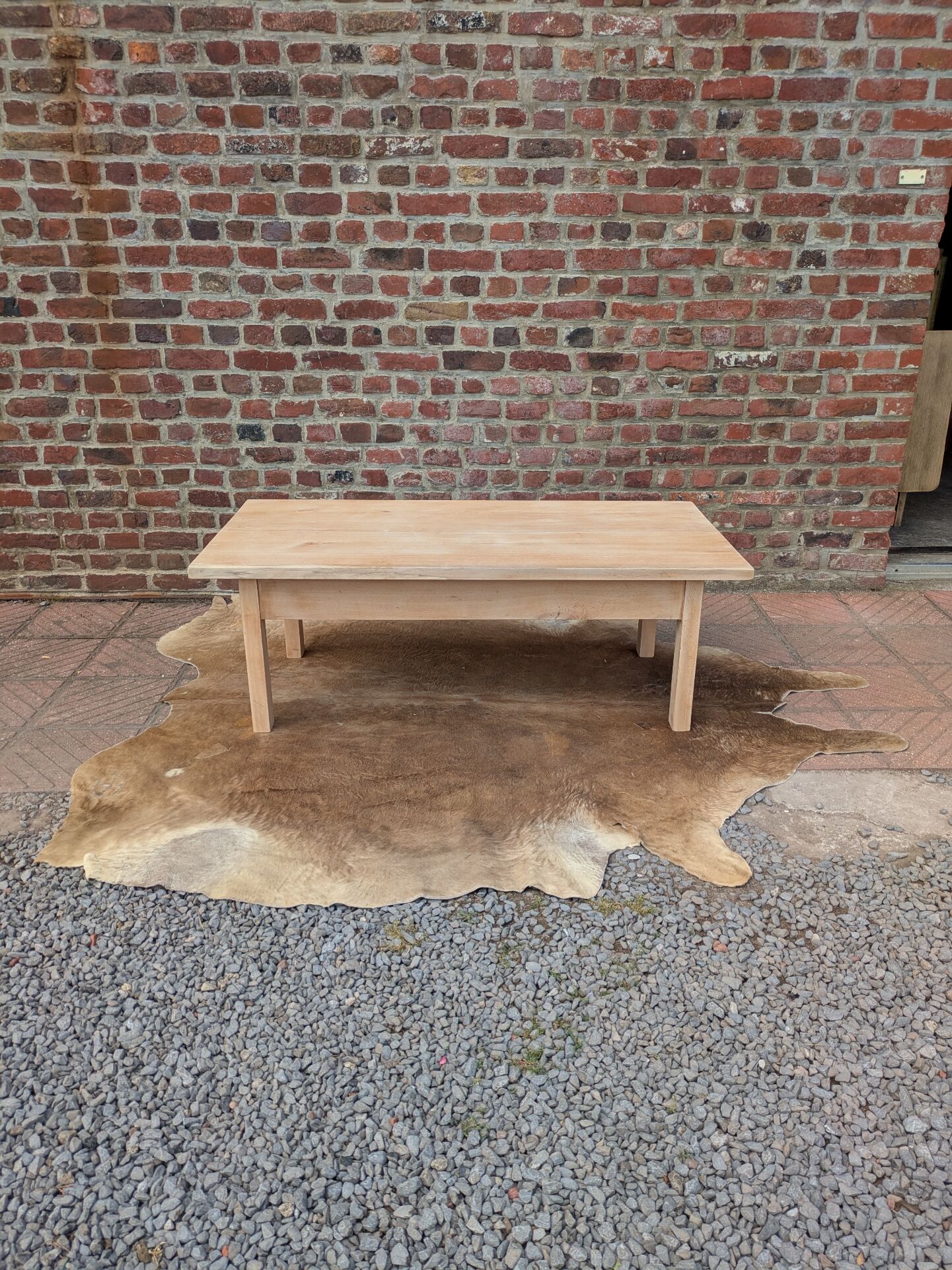 Table basse en hêtre brut