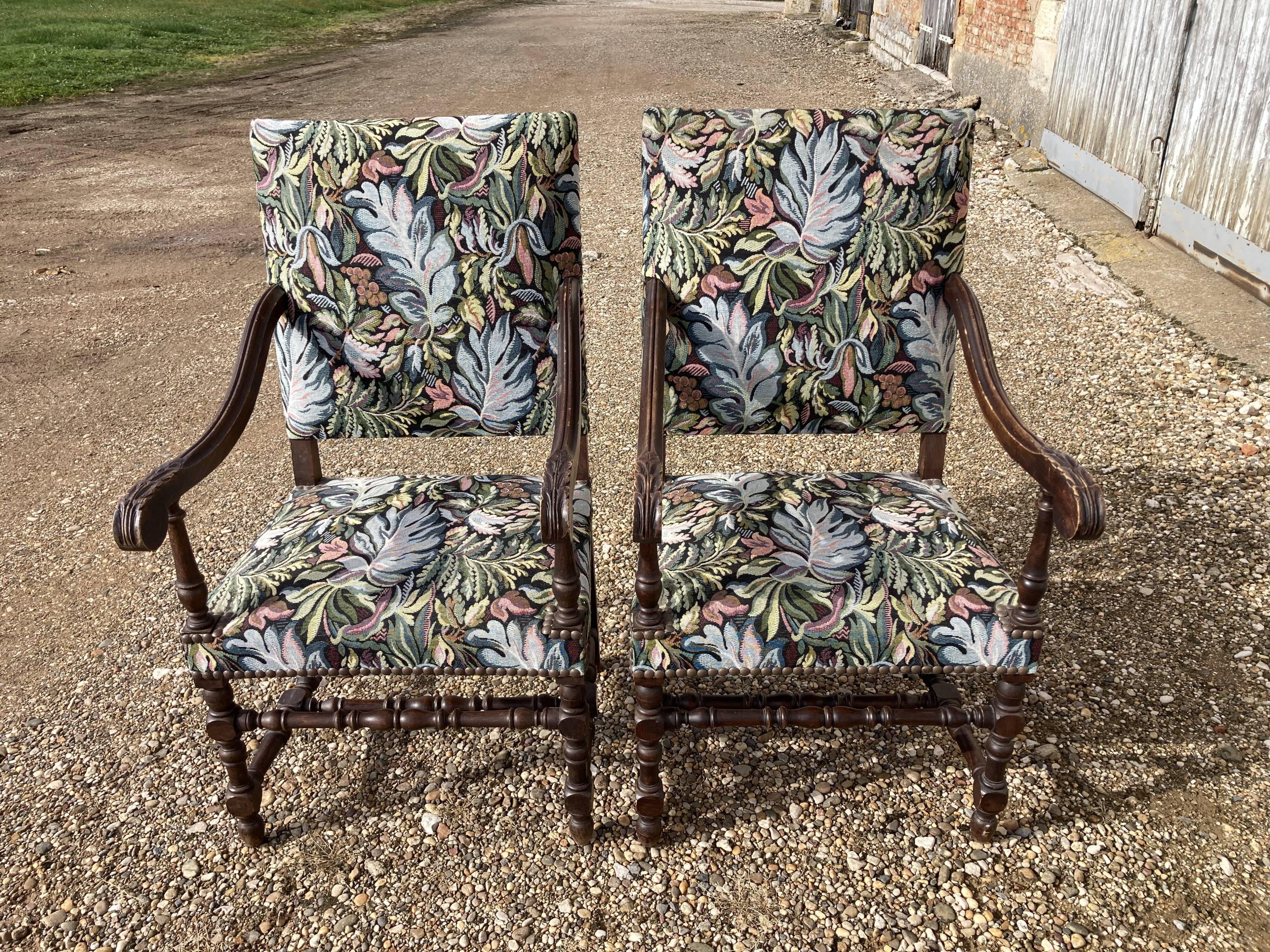 Paire de fauteuils Louis XIII
