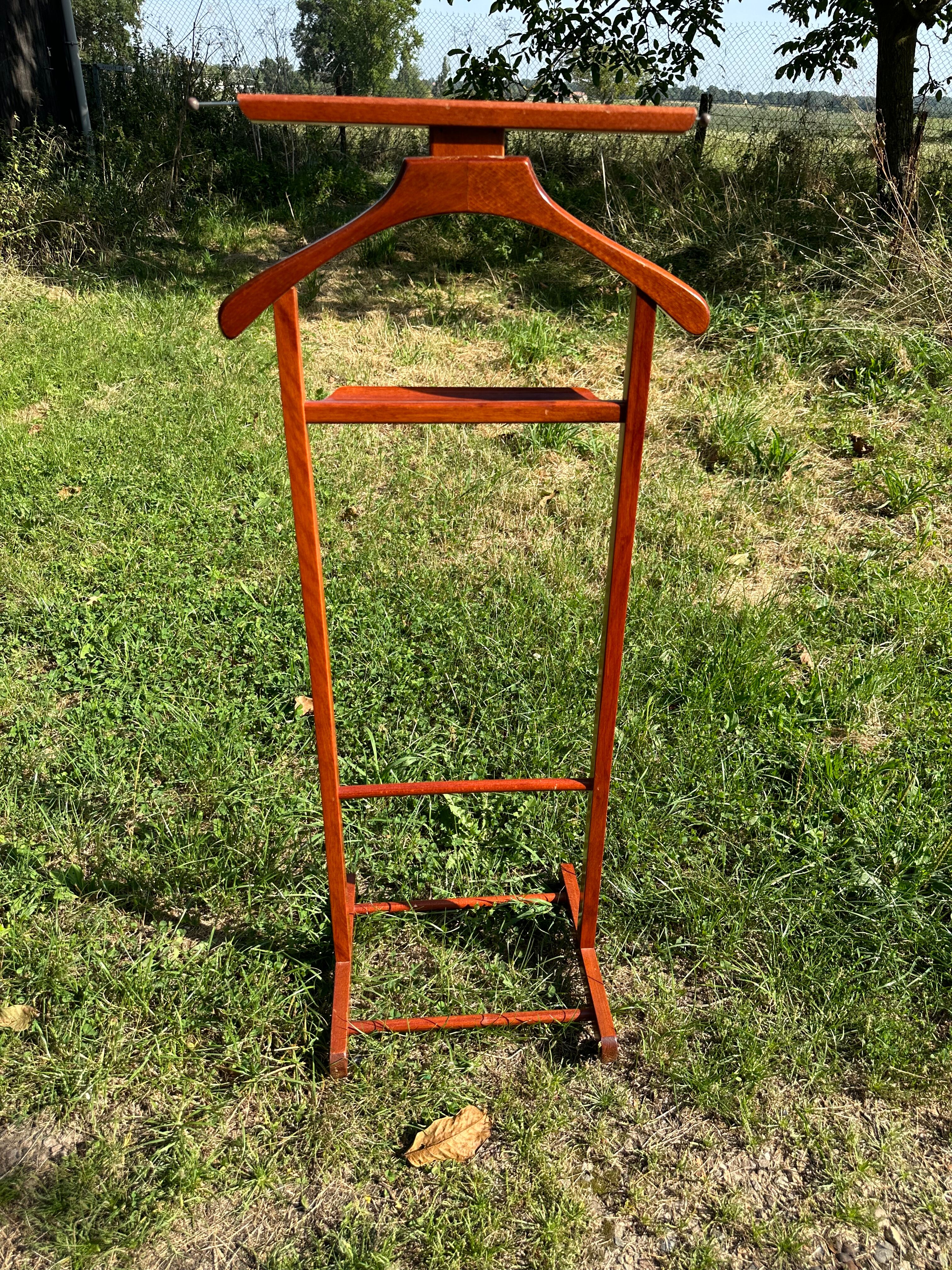 Night valet reguitti