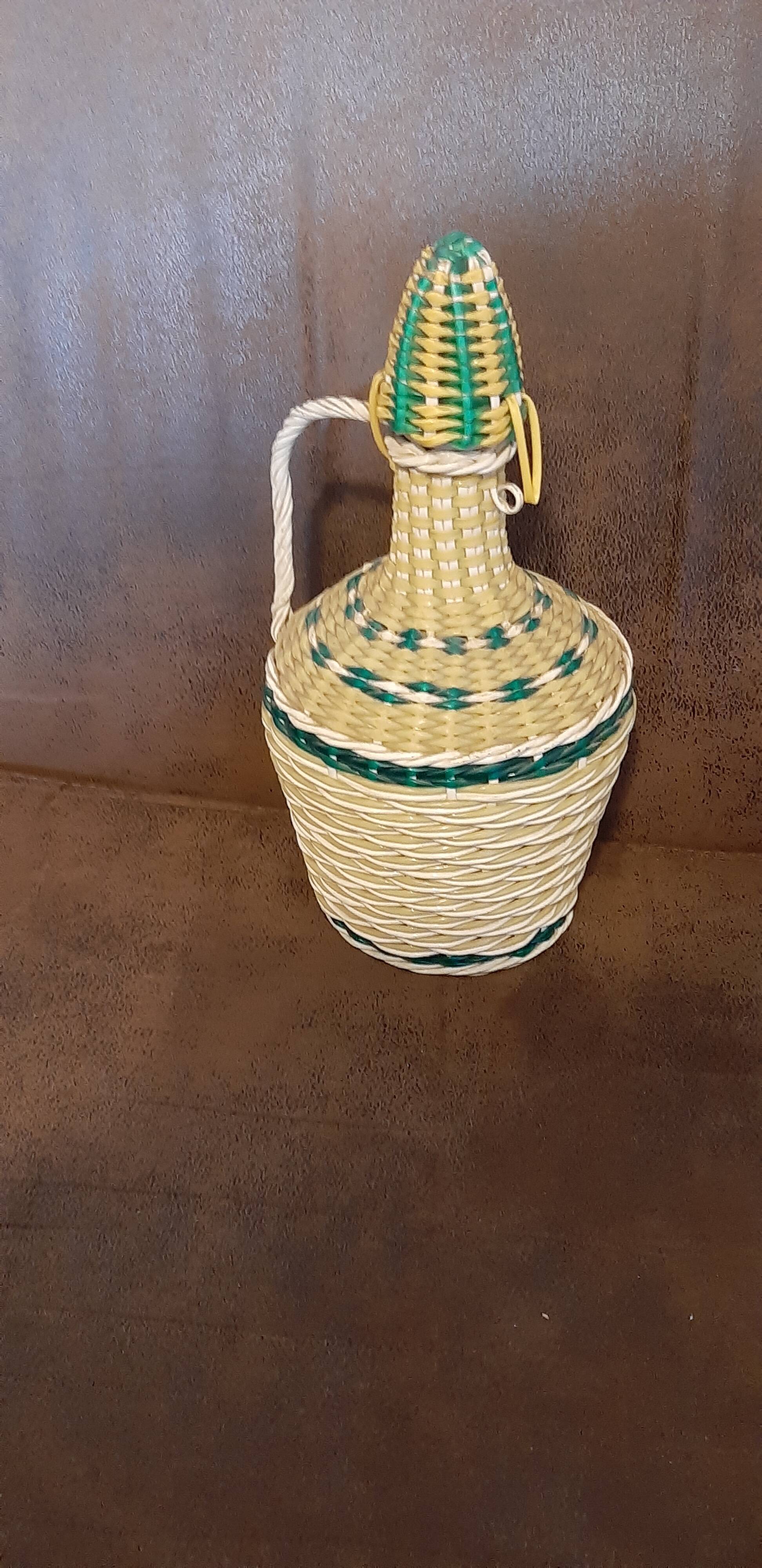 Pretty scoubidou bottle