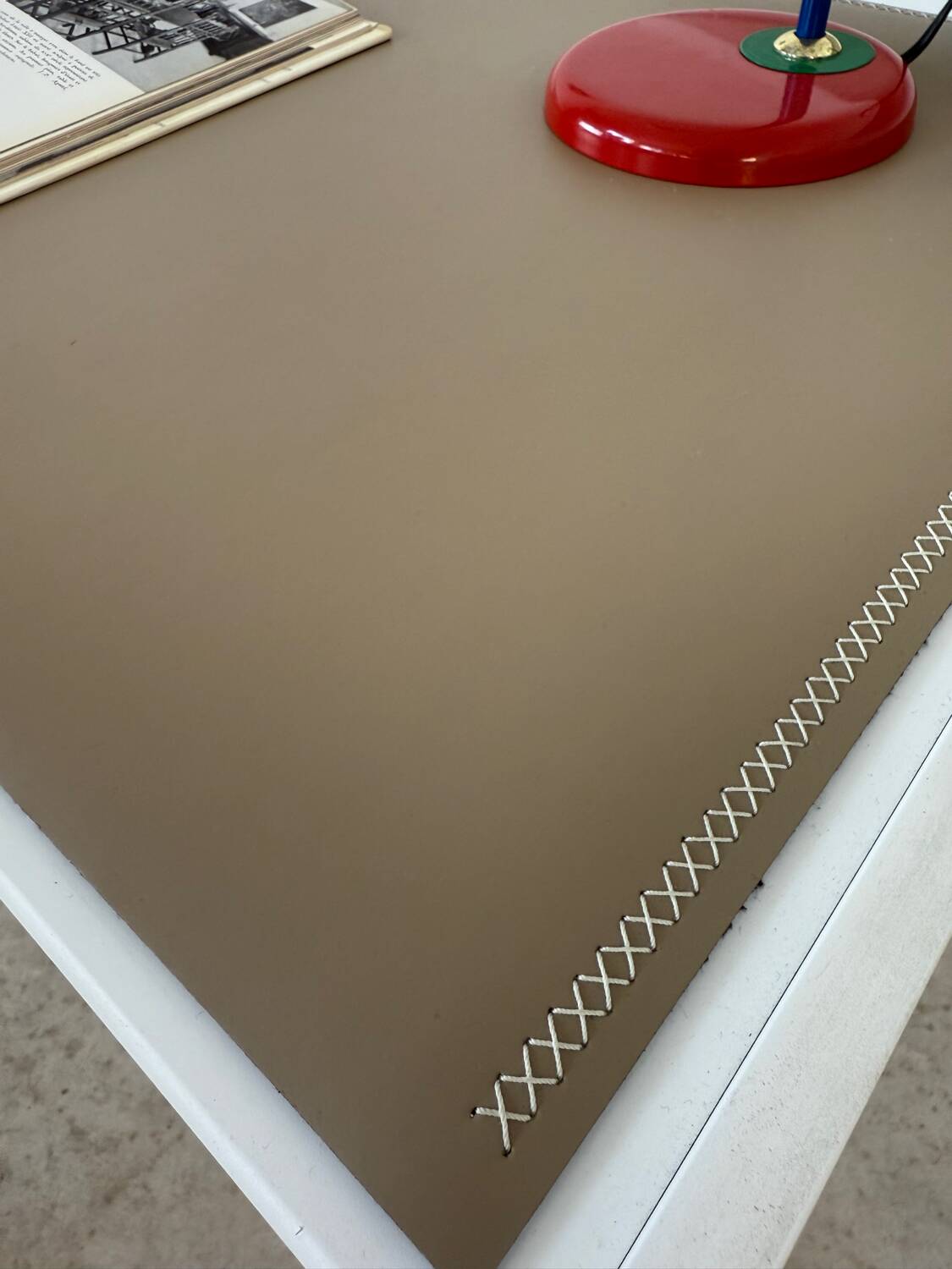 Bureau contemporain design italien  Andrea Lucatello pour Cattelan Italia modèle Qwerty bois et cuir