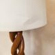 Lampe en bois torsadé