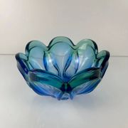 Coupe / large glass pocket bowl from Murano, flower shape, green - blue gradient, 1960.