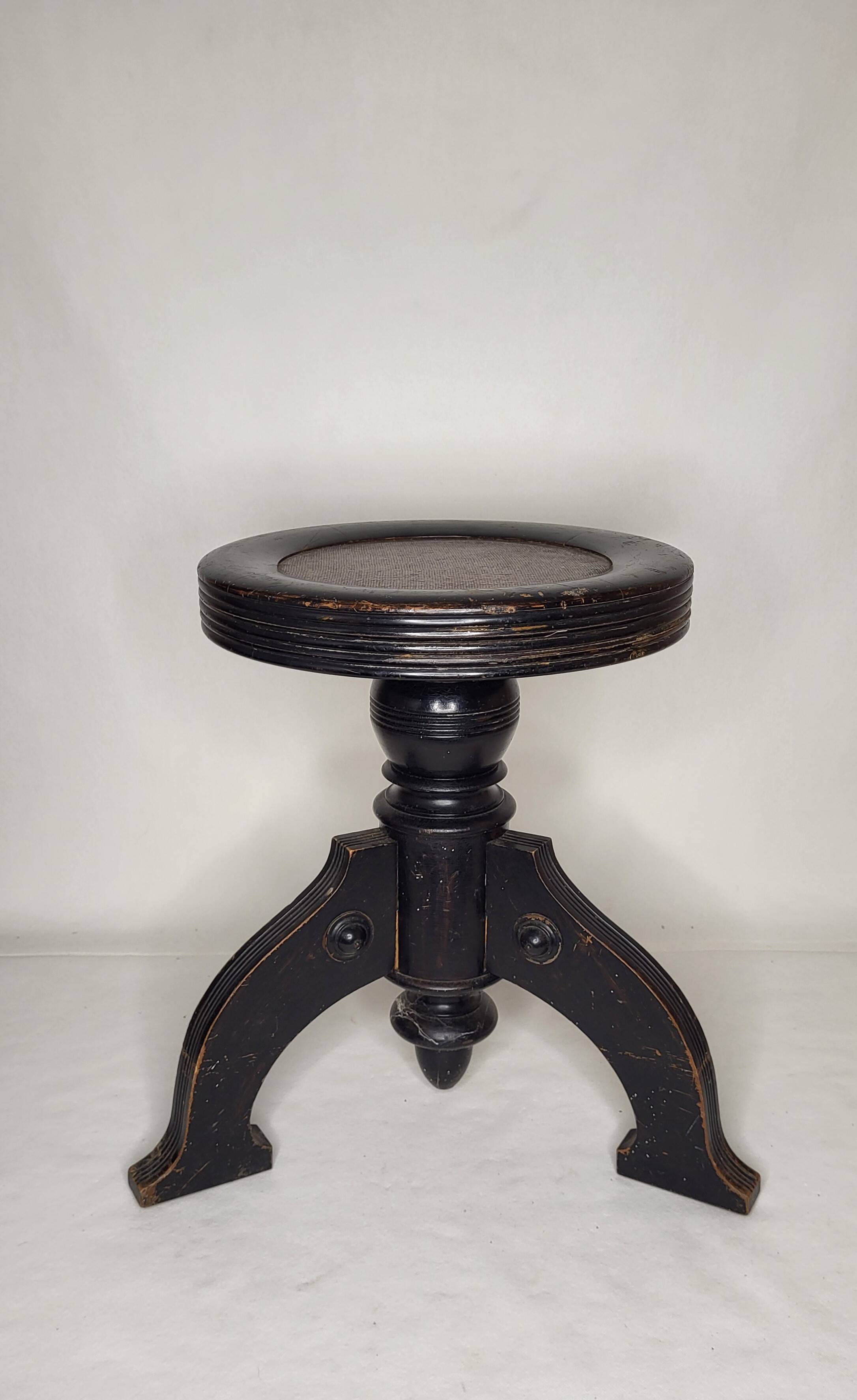 Napoleon III piano stool