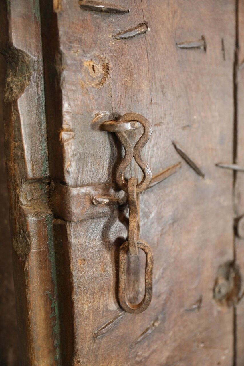Indian door 2 leaves with closure and rings