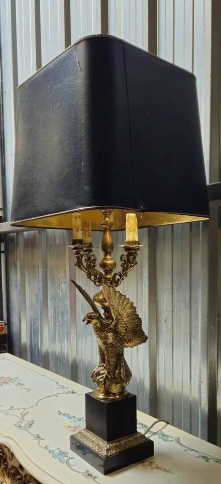 Very large Empire lamp / Egyptian Revival in gilded bronze with an eagle.