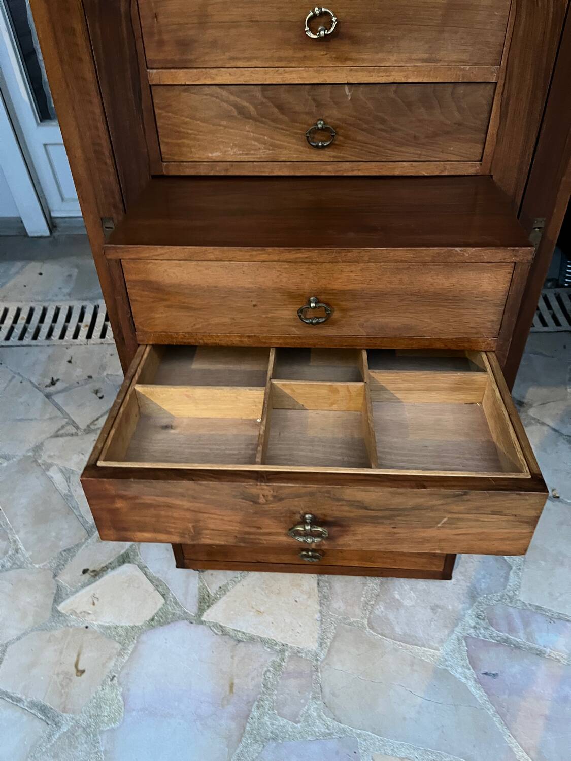 Round dish in fine Limoges porcelain