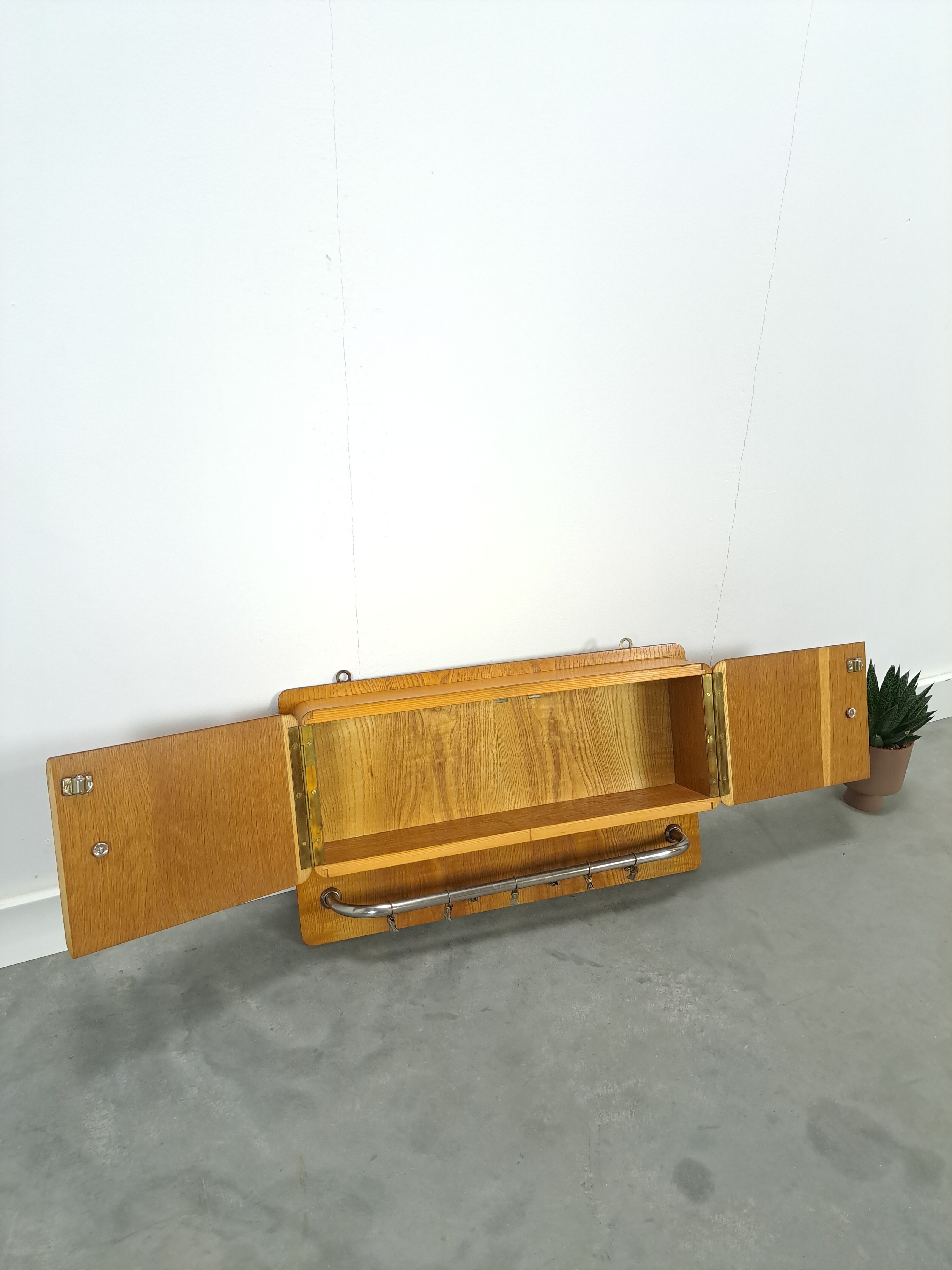 Porte serviette d’armoire de cuisine murale en bois vintage